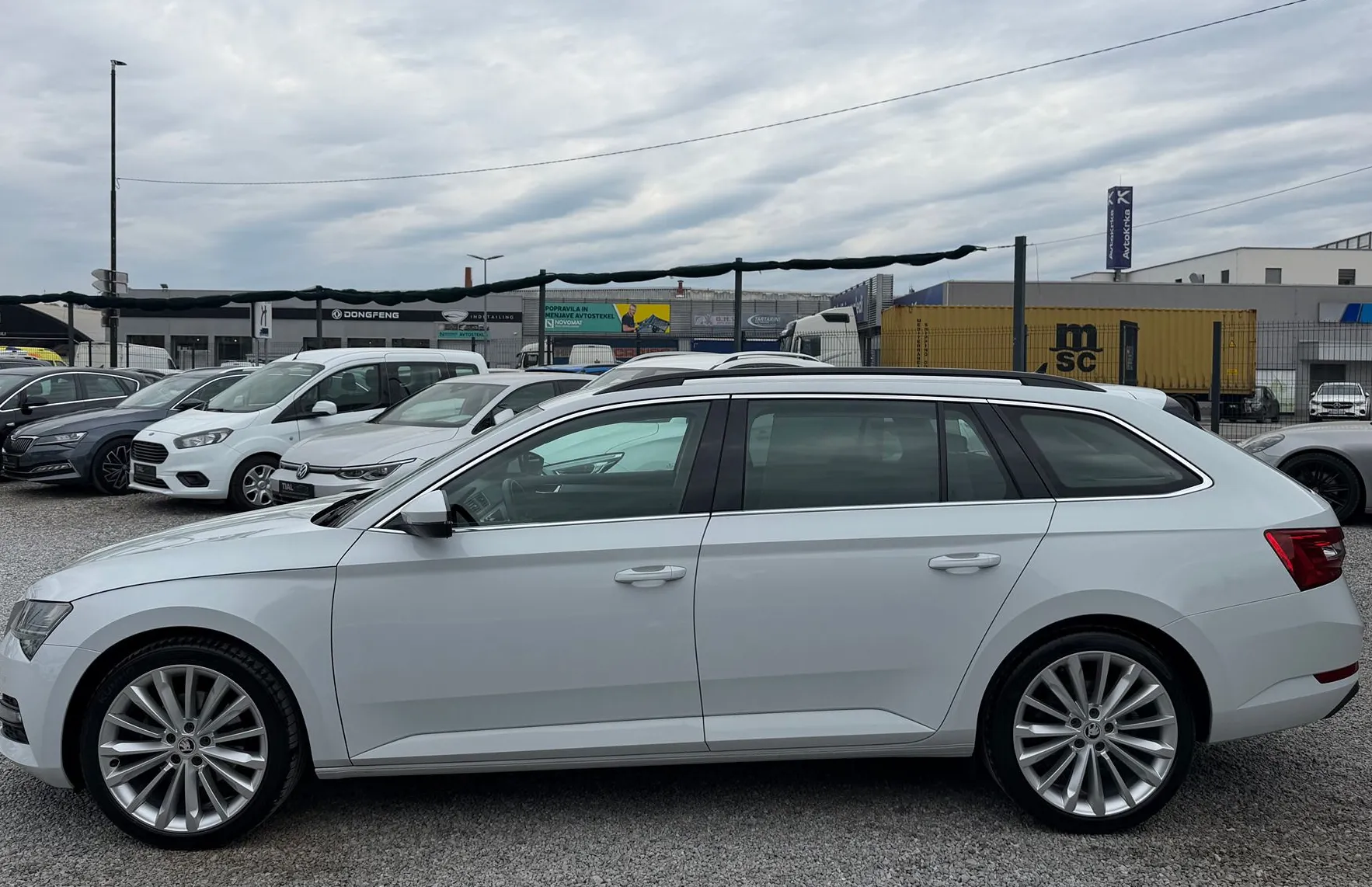 Zunanja slika - Škoda Superb - Combi 2.0 TDI Style-VIRTUL-ACC-VELIK SERVIS-LINE A - 4