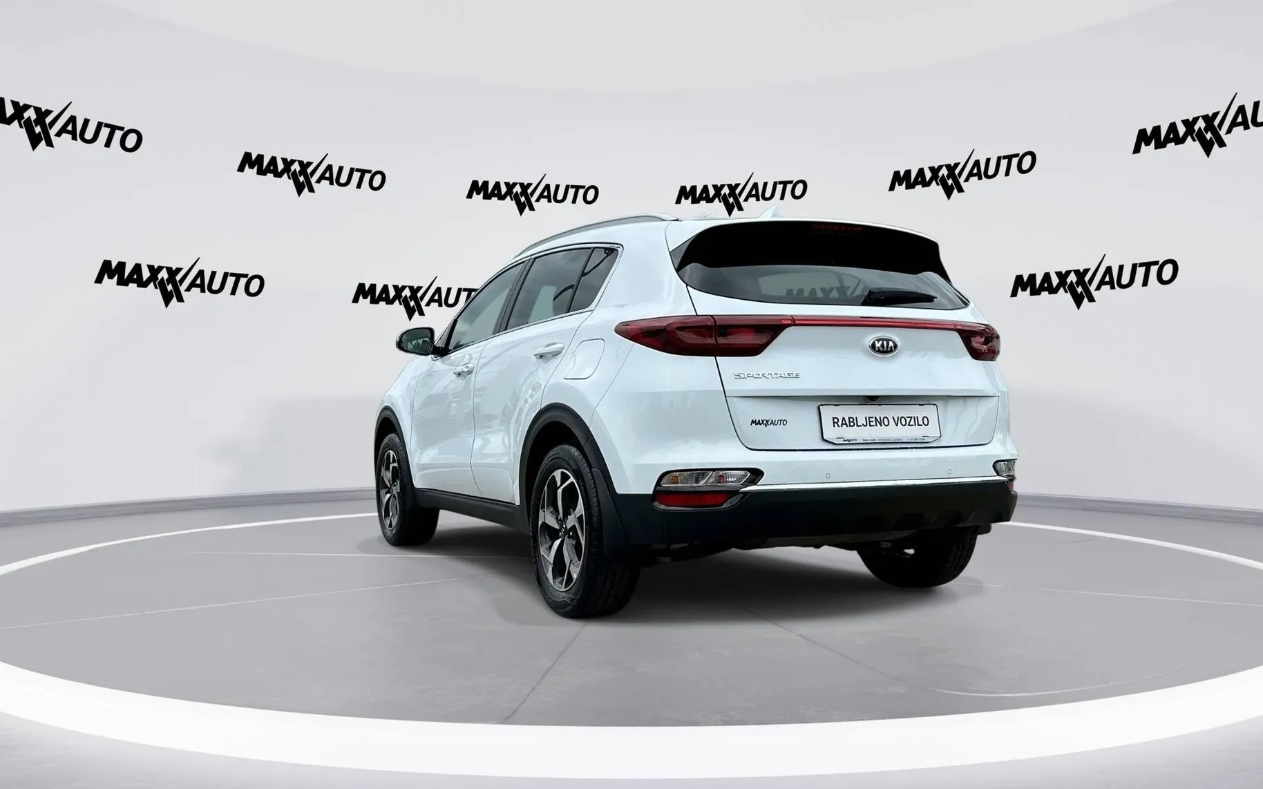 Notranja slika - KIA Sportage - 2WD 1.6 GDI LX Edition ISG - 7