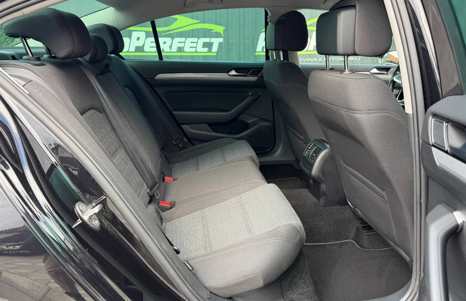Zunanja slika - Volkswagen Passat - 2.0 TDI BMT SCR avt. |ACC|PDC|NAVI| - 17