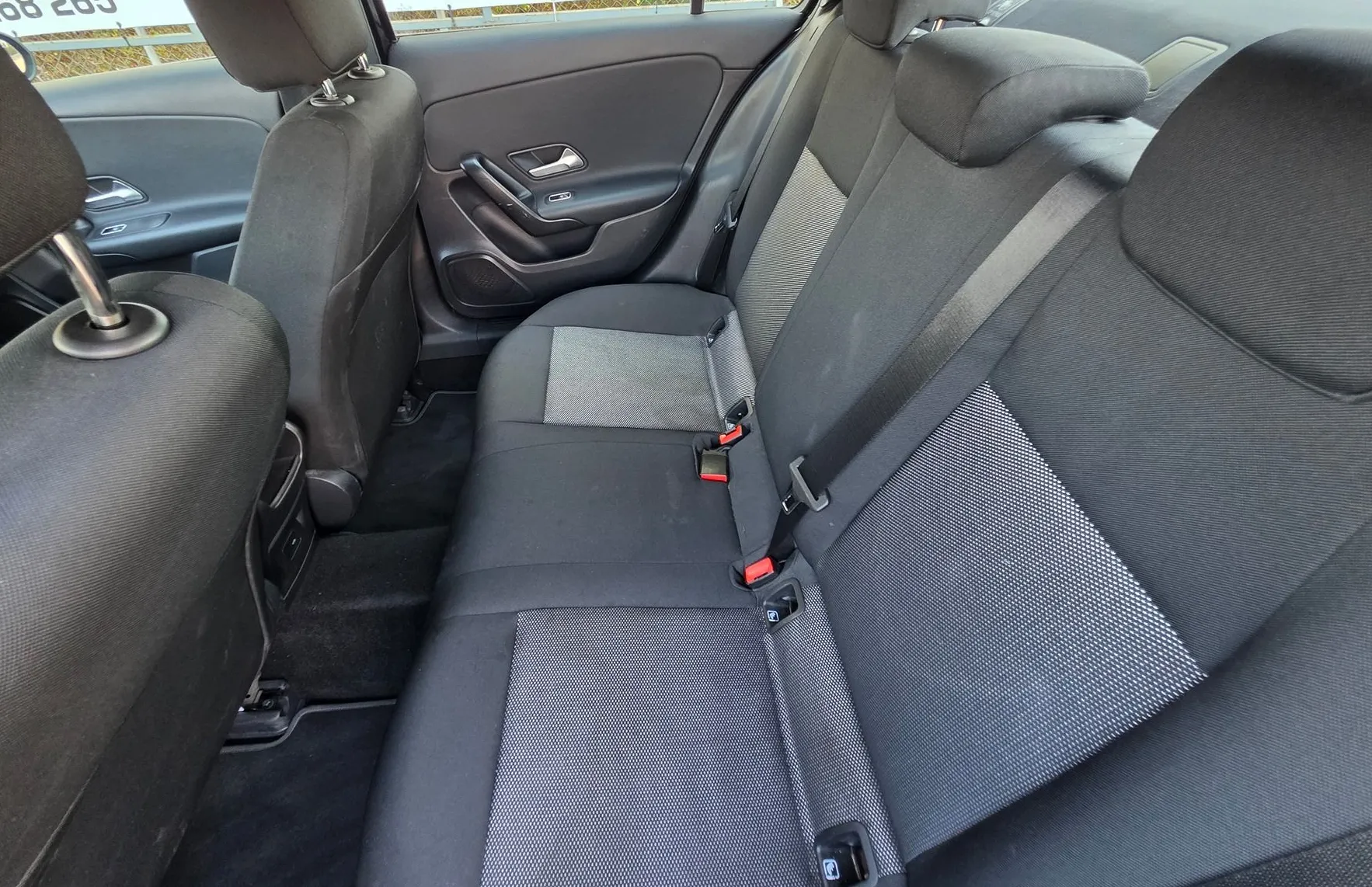 Zunanja slika - Mercedes-Benz A-Razred - A LIMUZINA 180D LED-WIDESCR-KAMERA-GRETJE SEDEŽEV - 13