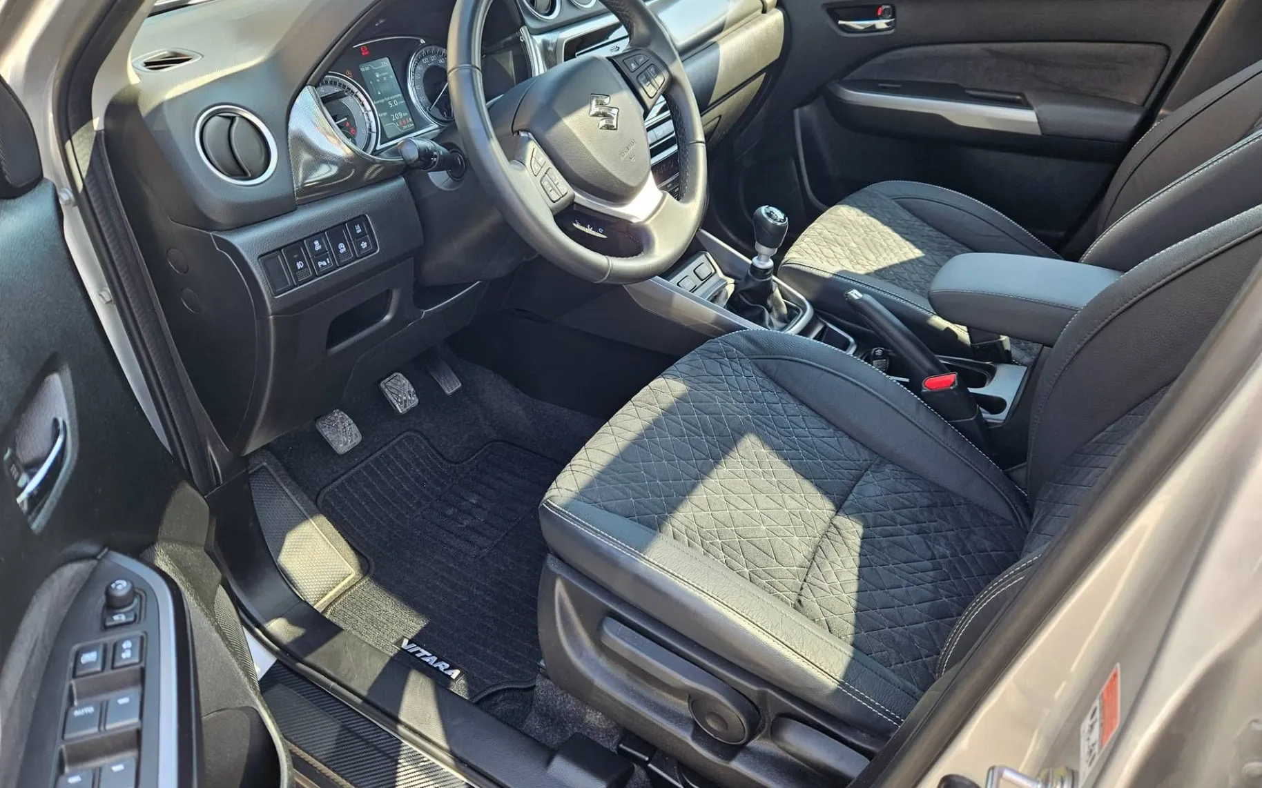 Notranja slika - Suzuki Vitara - 1.4 Boosterjet Hibrid Elegance Top PANORAMA 1.LAS - 10