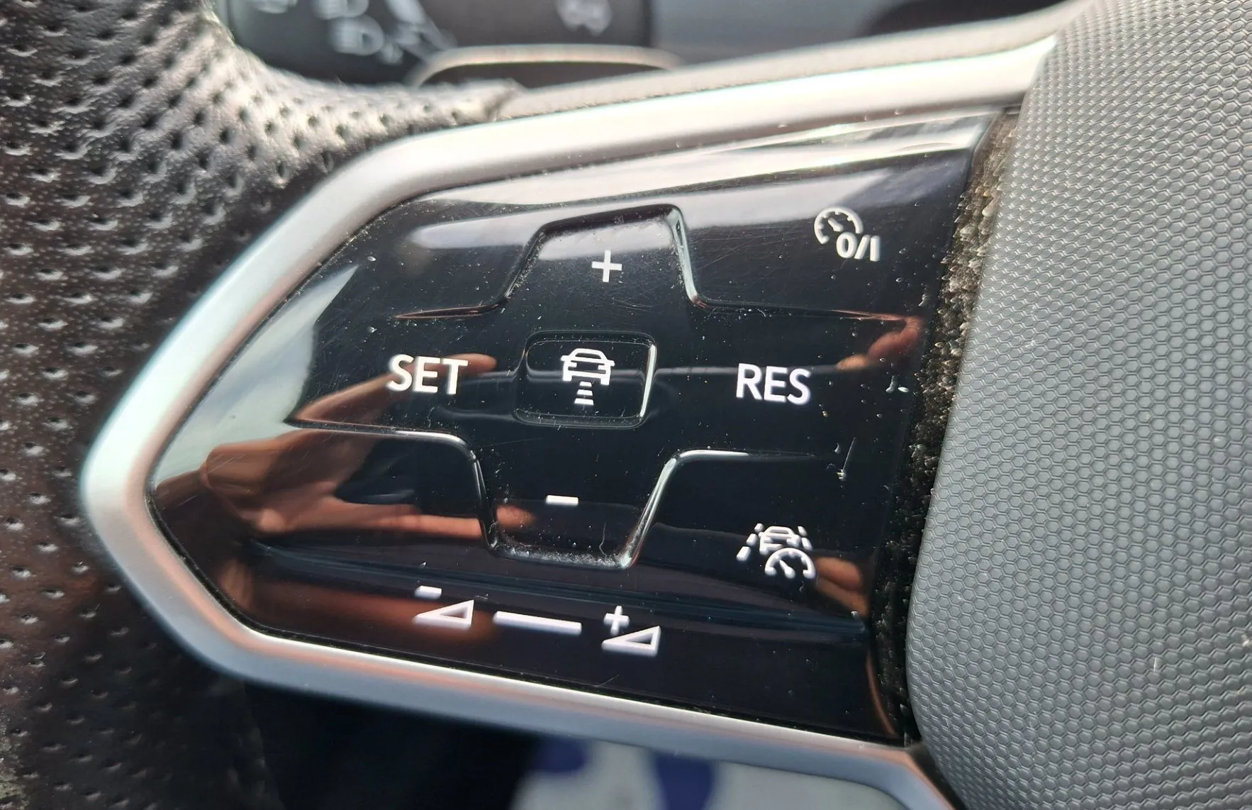 Zunanja slika - Volkswagen Arteon - 2.0 TSI R-Line DSG  Vitrual. radar.1. lastnik SLO - 15