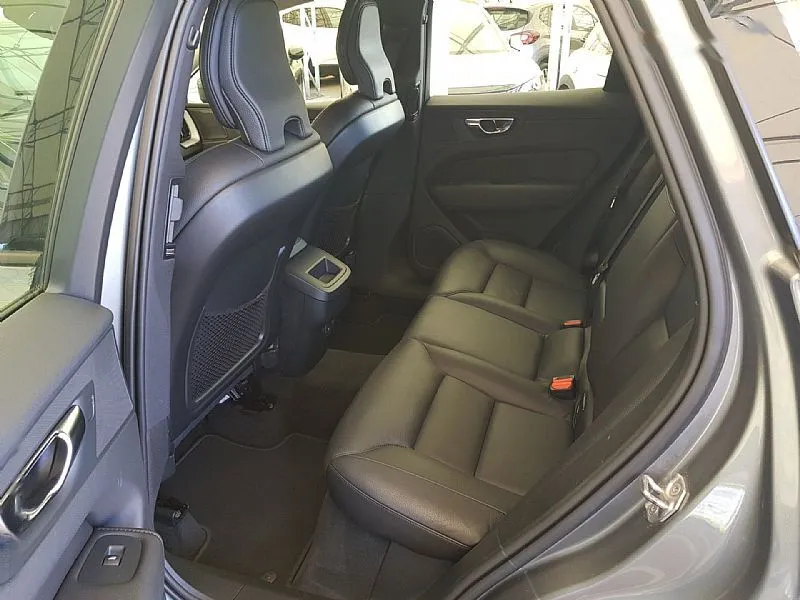 Zunanja slika - Volvo XC60 - B4D AWD Momentum Avt. JAMSTVO - 11