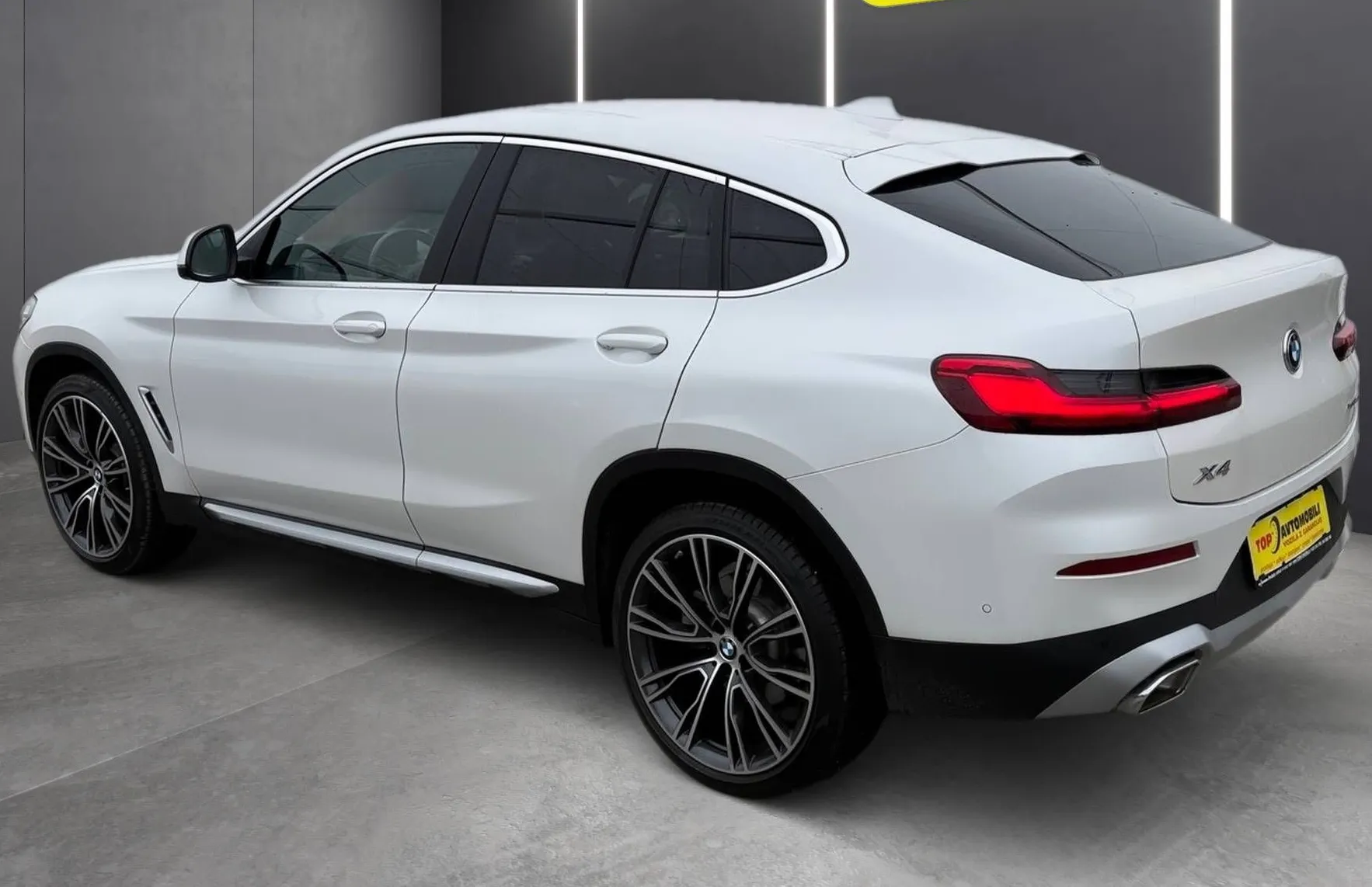 Zunanja slika - BMW X4 - serija : xDrive LCI MODEL •LED• USNJE• TOP • OBROKI• - 5