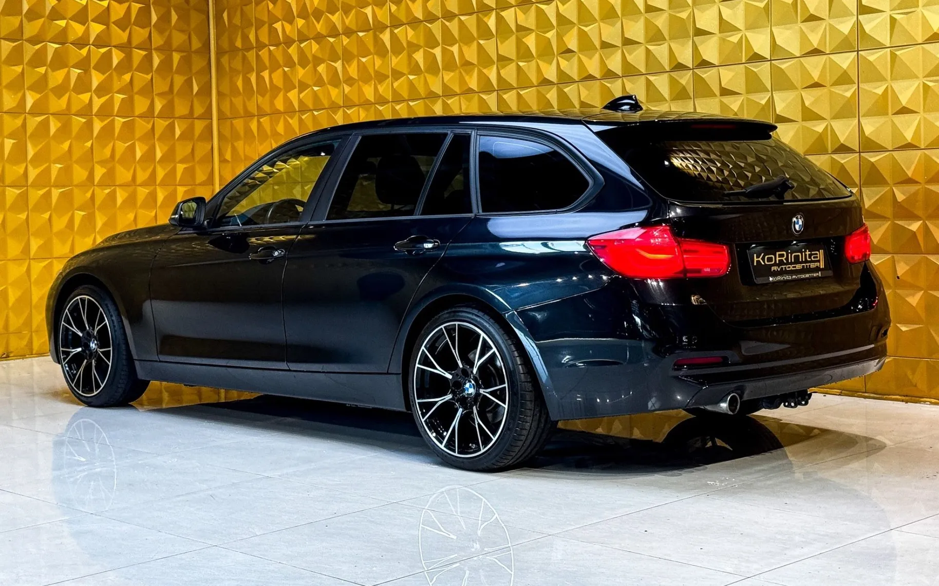 Notranja slika - BMW serija 3 Touring: - 318d AUT-NAVI-TEMP-EL PRTLJAZNIK-MULTIFUNKCIJA - 7