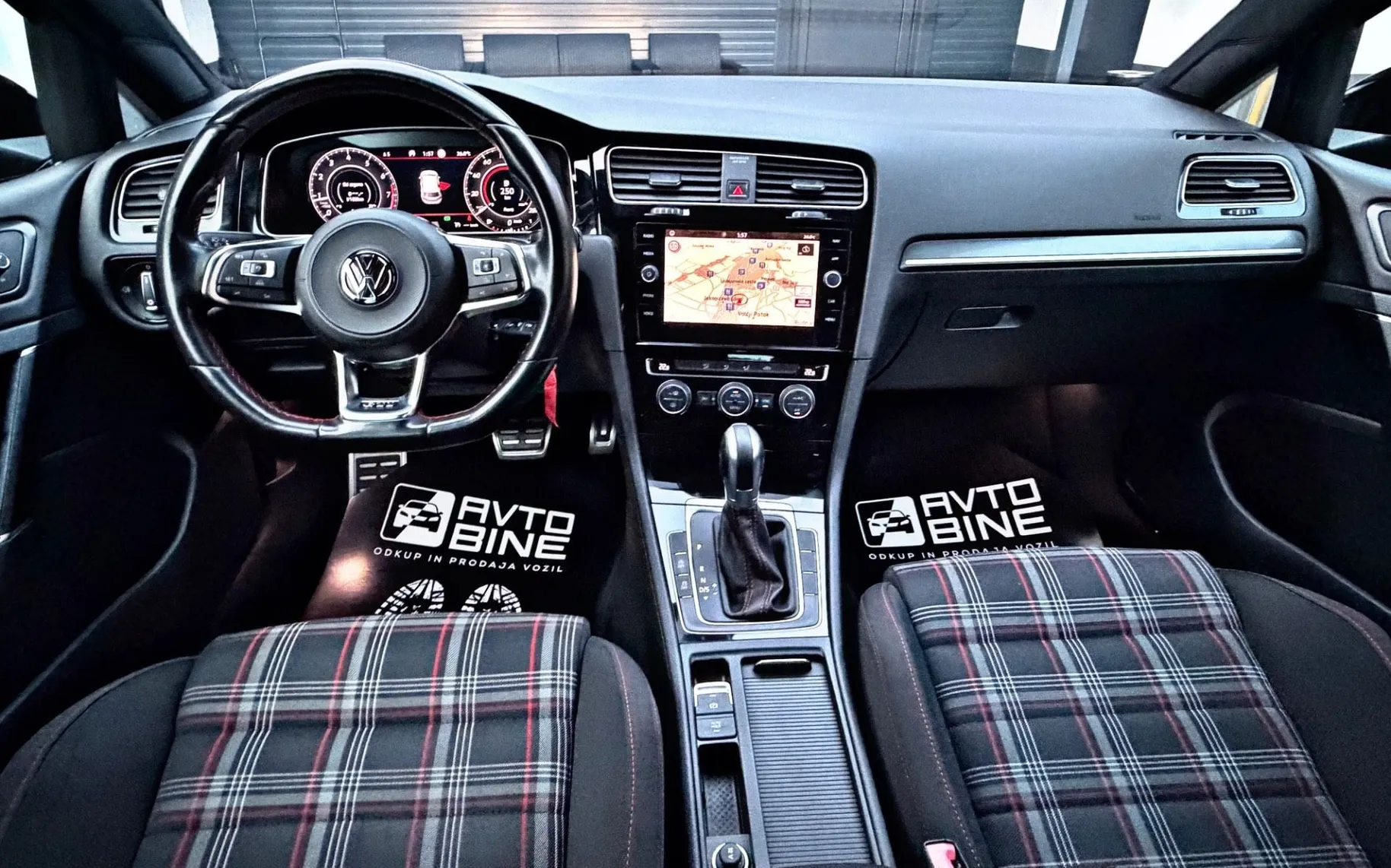 Notranja slika - Volkswagen Golf - 2.0 GTI PERFORMANCE DSG-VIRTUAL-LED-ALU 19COL-ACC - 10