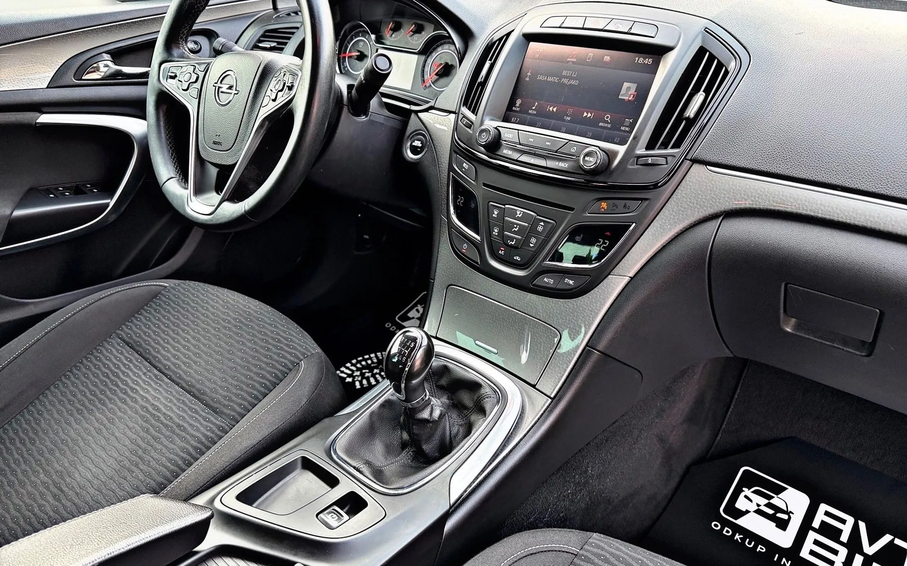 Notranja slika - Opel Insignia - 1.6 CDTI-LIMUZINA-BI-XENON-NAVI-18ALU... - 11