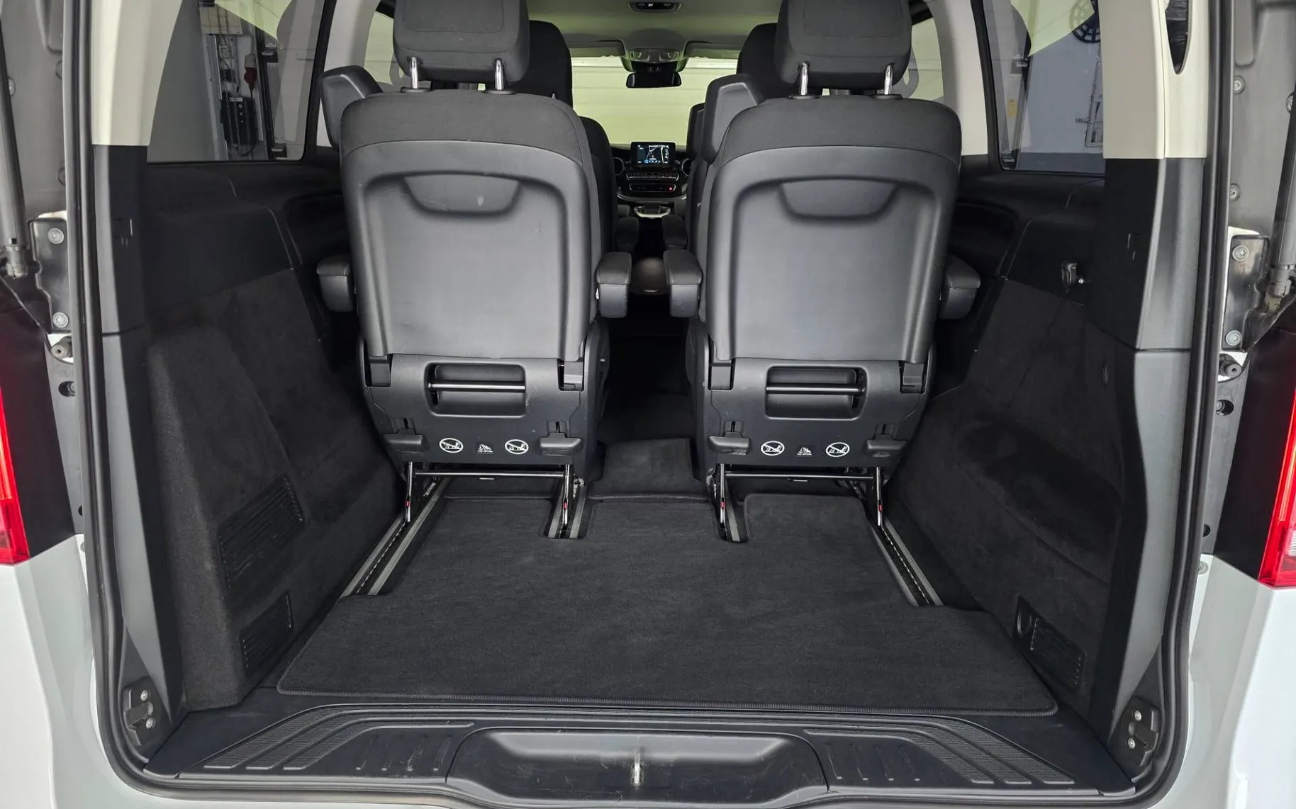 Notranja slika - Mercedes-Benz V-Razred - V 220 d Edition Lang-dolgi Avt. - LED.navi.kamera - 17
