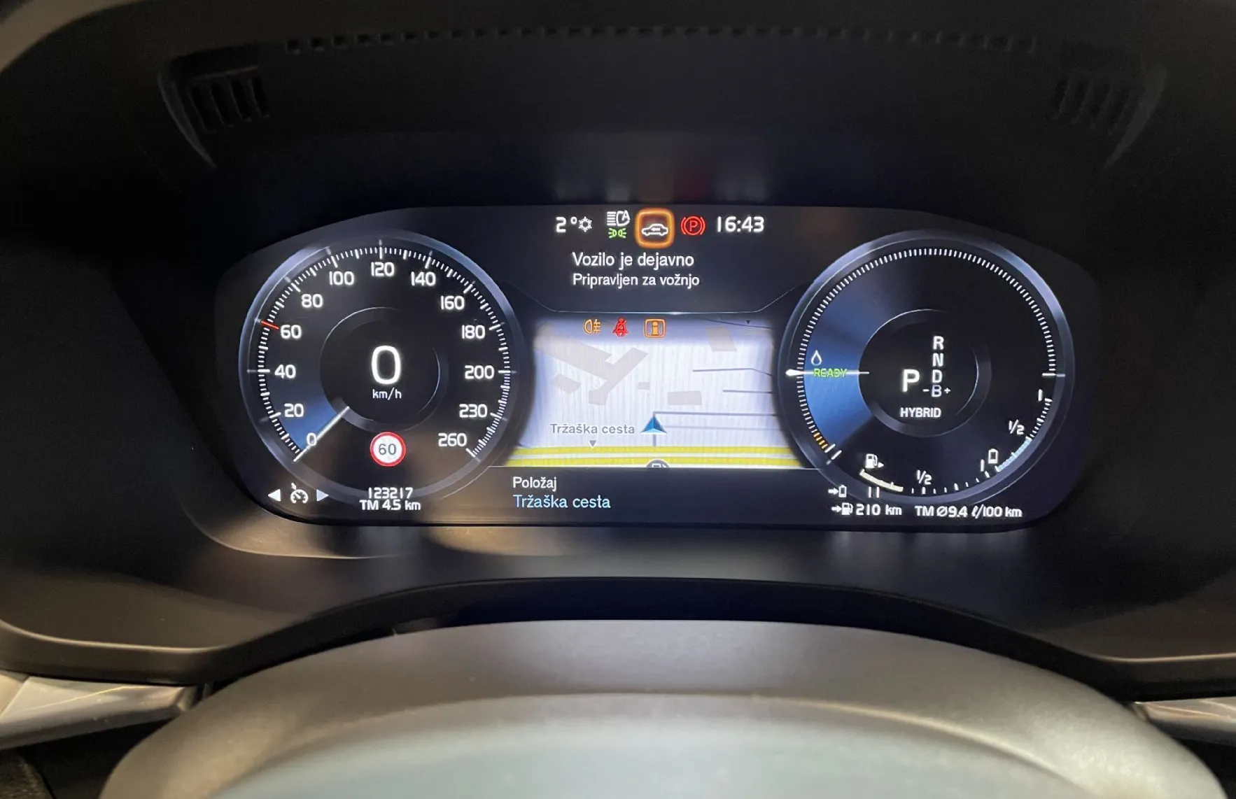 Zunanja slika - Volvo XC60 - T8-R DESIGN-PANO-NAVI-ZRAČNO-RADAR-360KAMERA-LED - 12