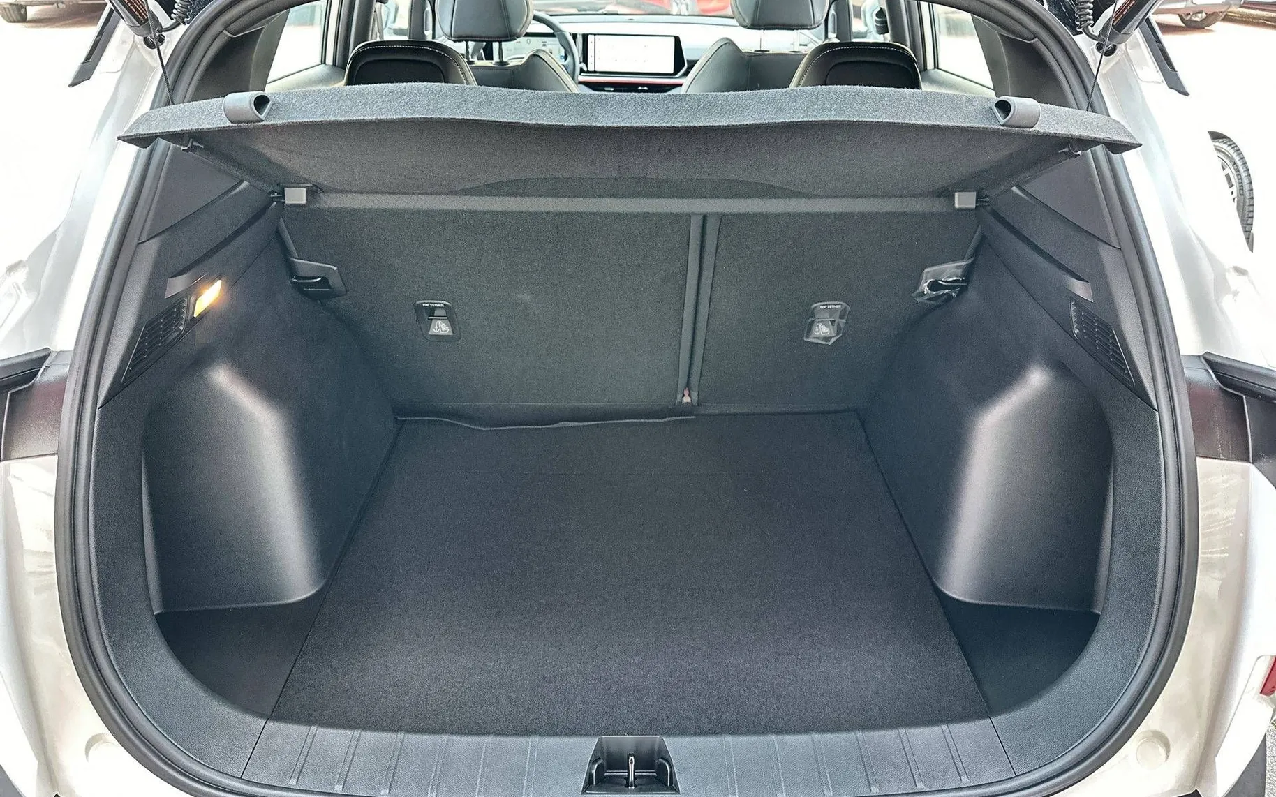 Notranja slika - Geely CoolRay - 1.5 TD GF 7DCT 2WD... - 12