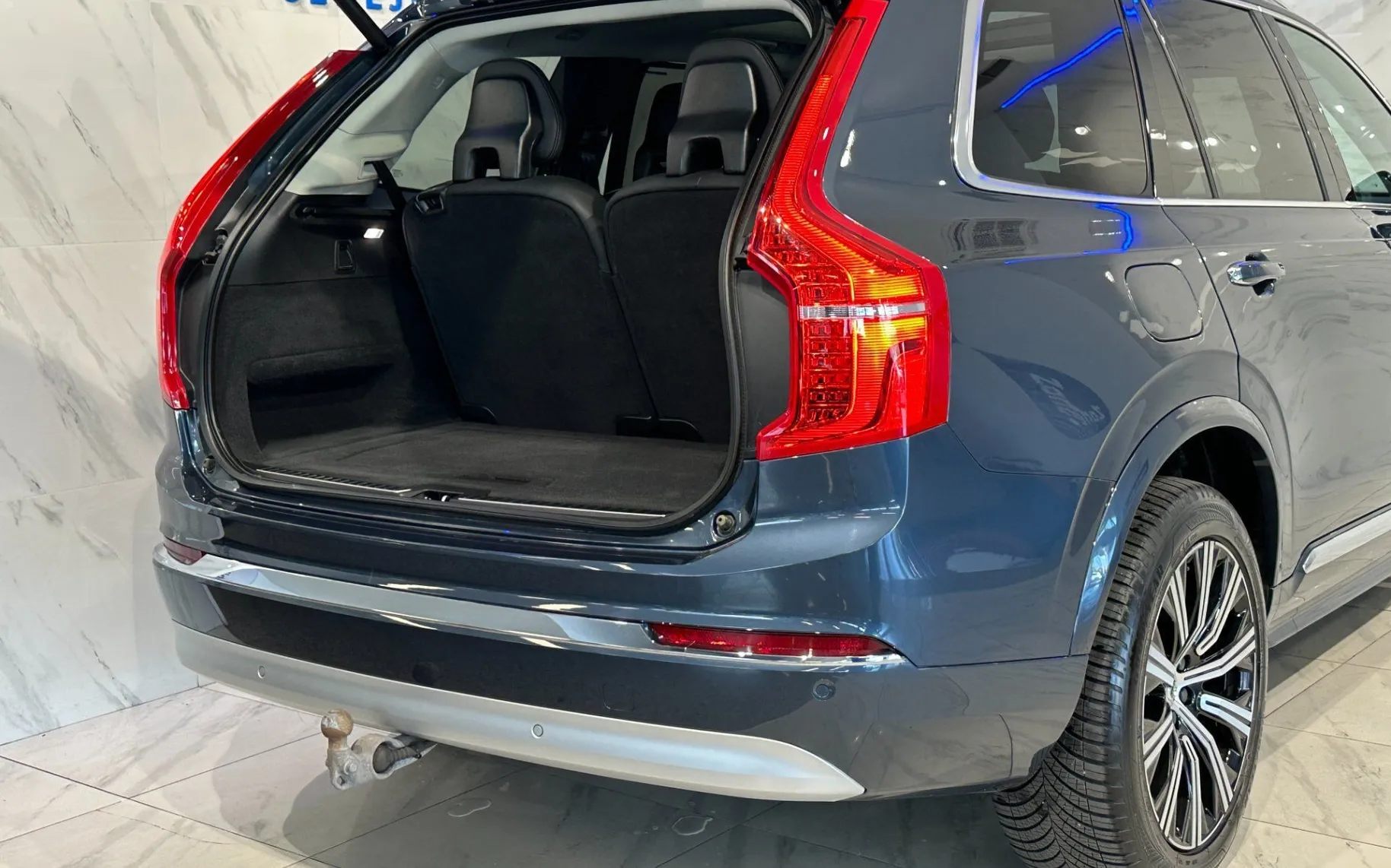 Notranja slika - Volvo XC90 - B5 AWD INSCRIPTION|Pano|ACC|7S|360K|Harman|Memory - 7