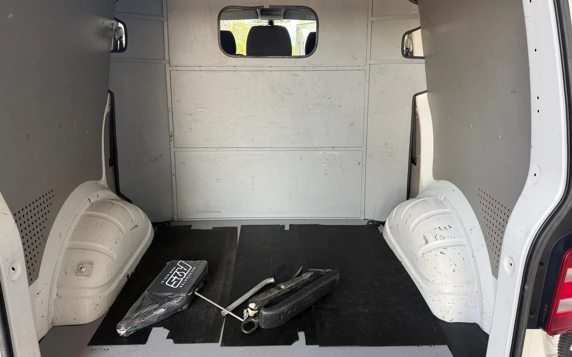 Notranja slika - Volkswagen Transporter - Krpan 2.0 TDI KMR-SLO-PDC-Vlečna kljuka-... - 12