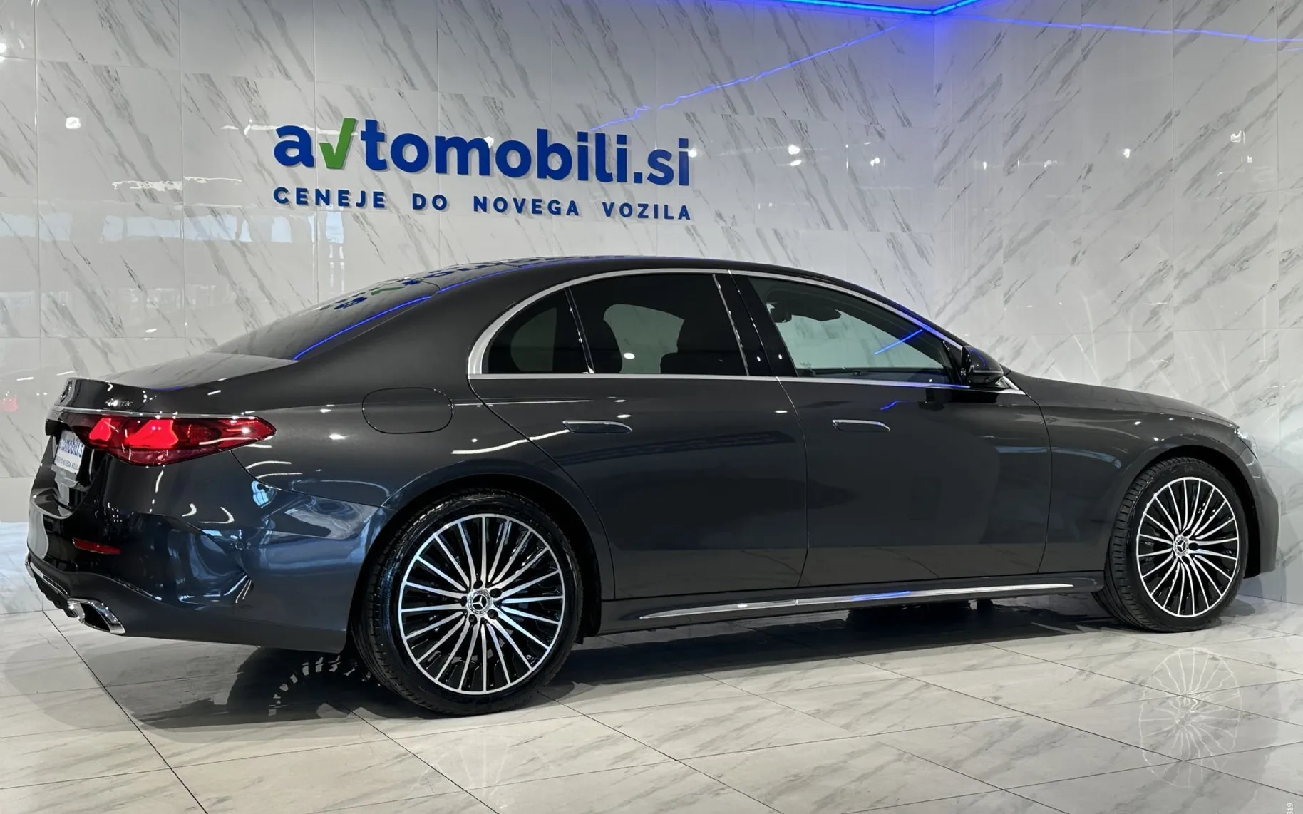 Zunanja slika - Mercedes-Benz E-Razred - 220d|4Matic|AMG|4WS|SuperScreen|Zračno|360K|Hlaj| - 5