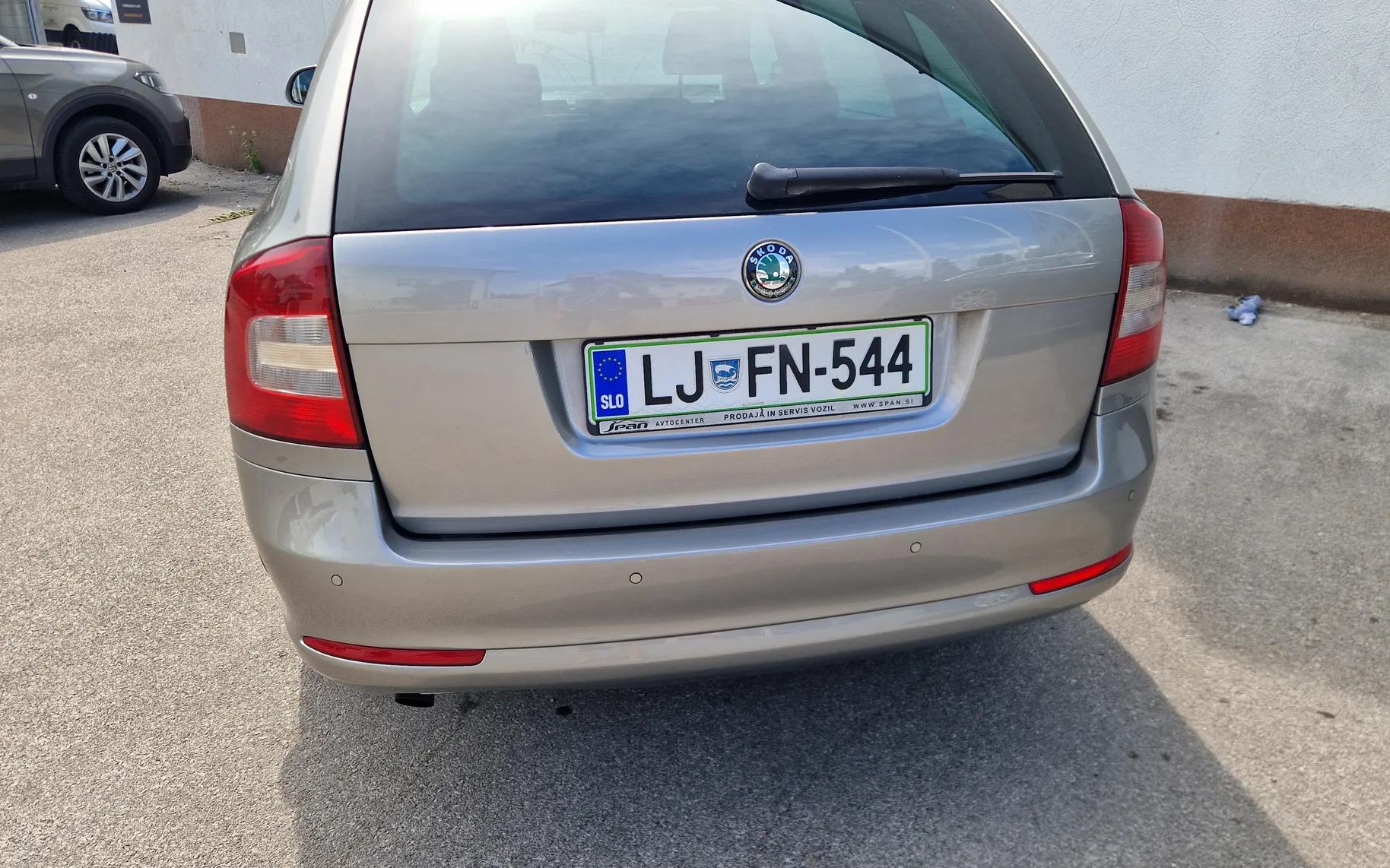 Zunanja slika - Škoda Octavia - Škoda  Combi 1.6 CR TDI DPF Elegance - 2
