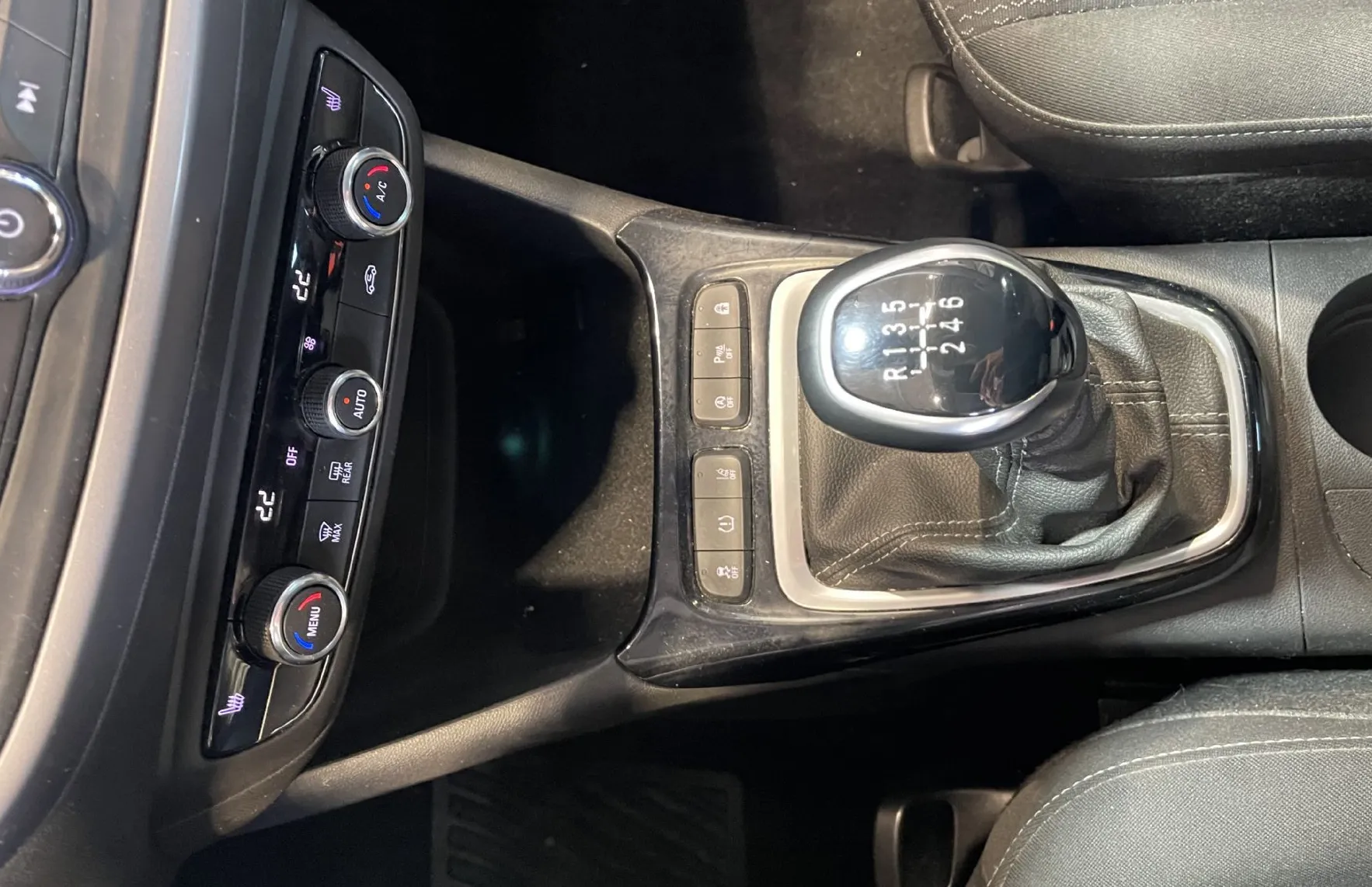 Zunanja slika - Opel Crossland X - 1.LASTNIK-SLO-KAMERA-KLJUKA-TEMPOMAT-ALU - 9