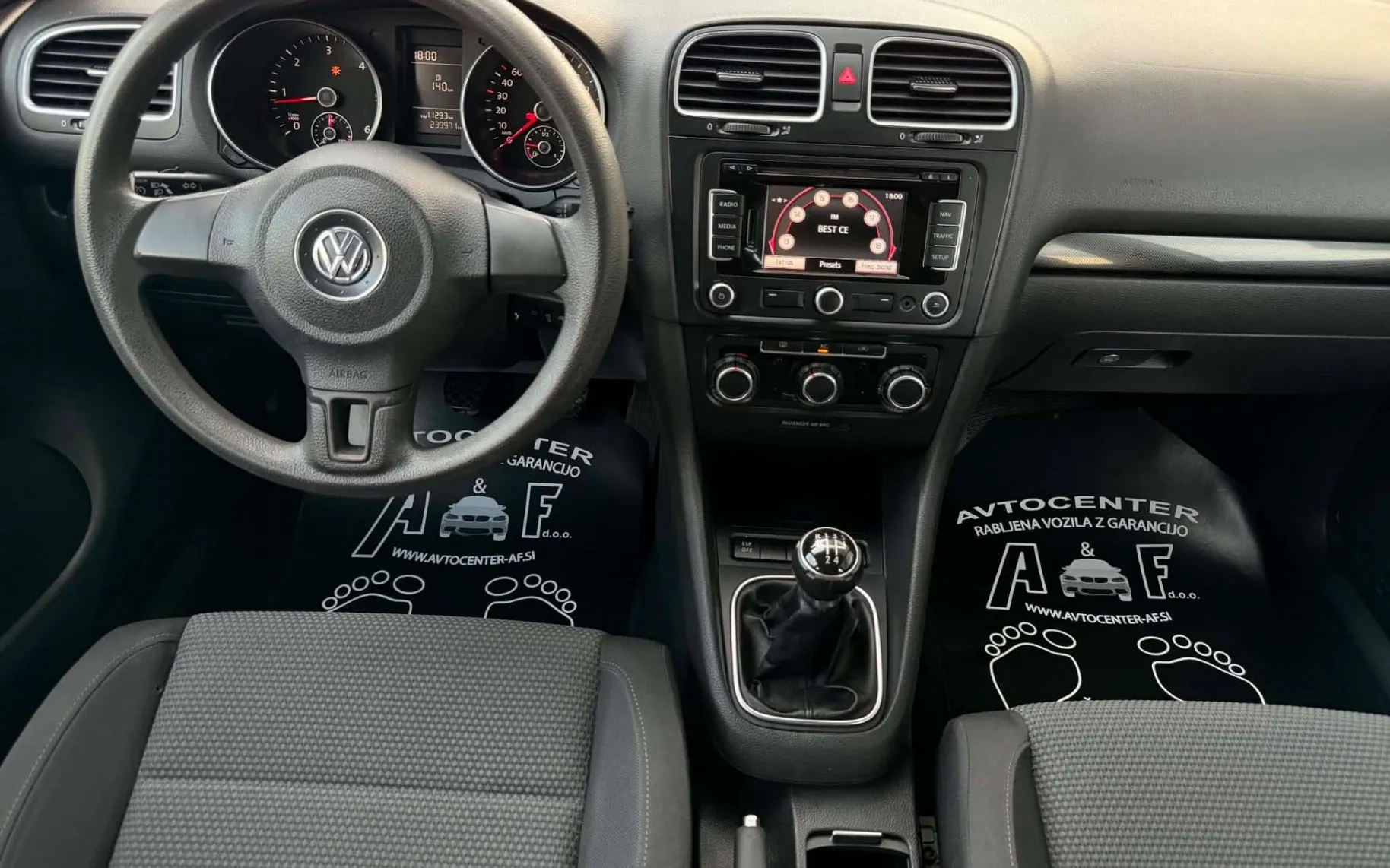 Notranja slika - VW Golf - 1.6 TDI-SPORT LINE-NAVI-TEMPOMAT-... - 8