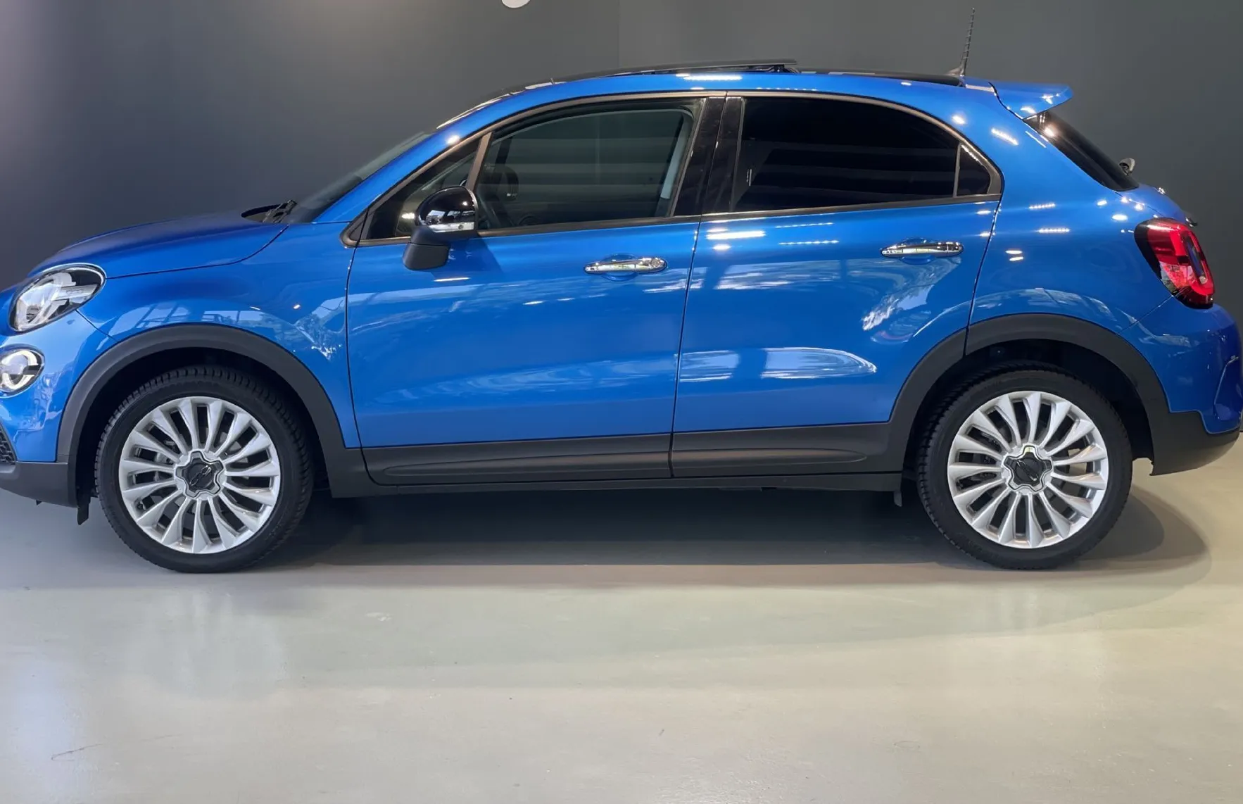 Zunanja slika - Fiat 500X - 1.LASTNIK-PANORAMA-KEYLESS-TEMPOMAT-GRETJE-KAMERA - 4