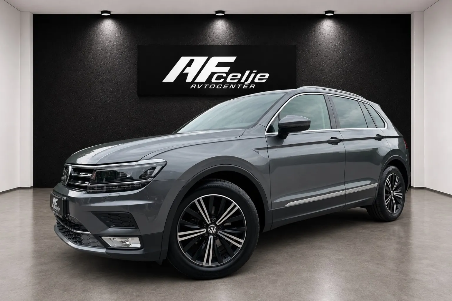 Notranja slika - VW Tiguan - 2.0 TDI-H LINE-68.000km-VIRTUAL-LIZING ZA TUJCE- - 11
