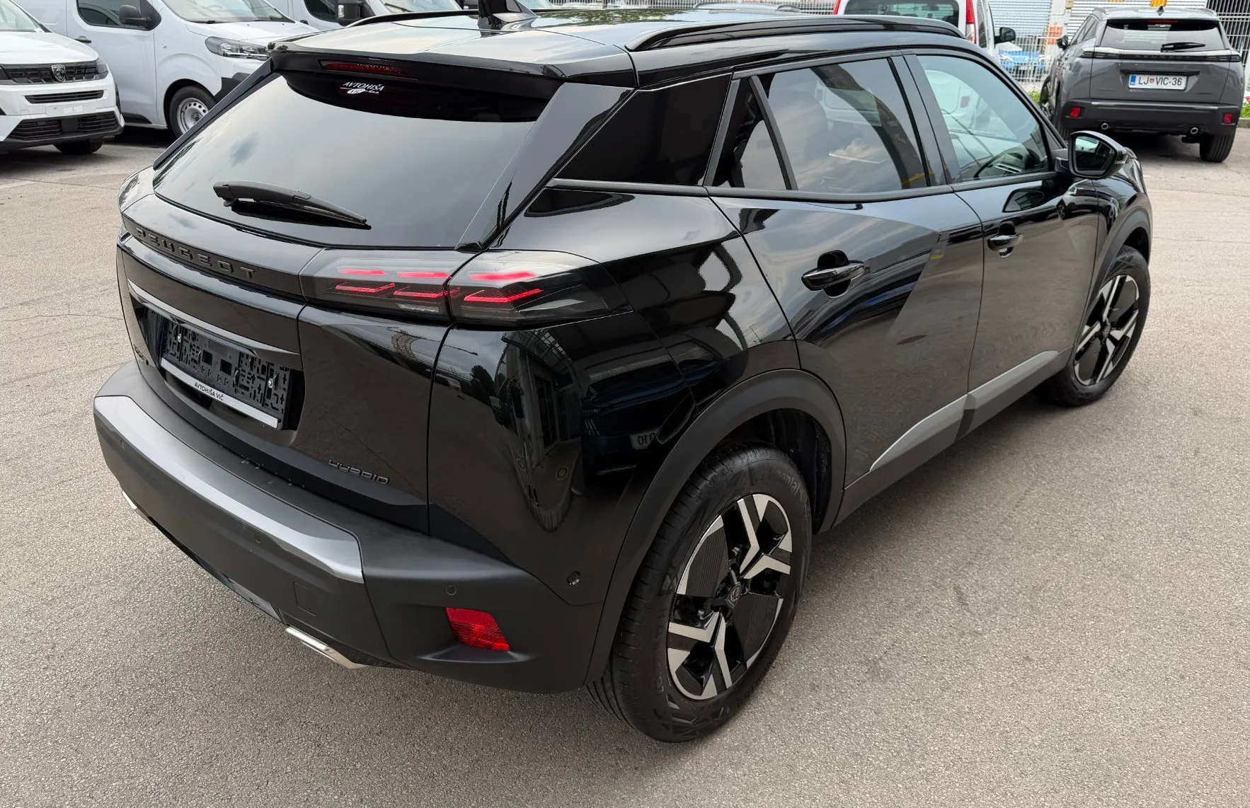 Zunanja slika - Peugeot 2008 - 1.2 MHEV  136  145 Allure Avt. - 3