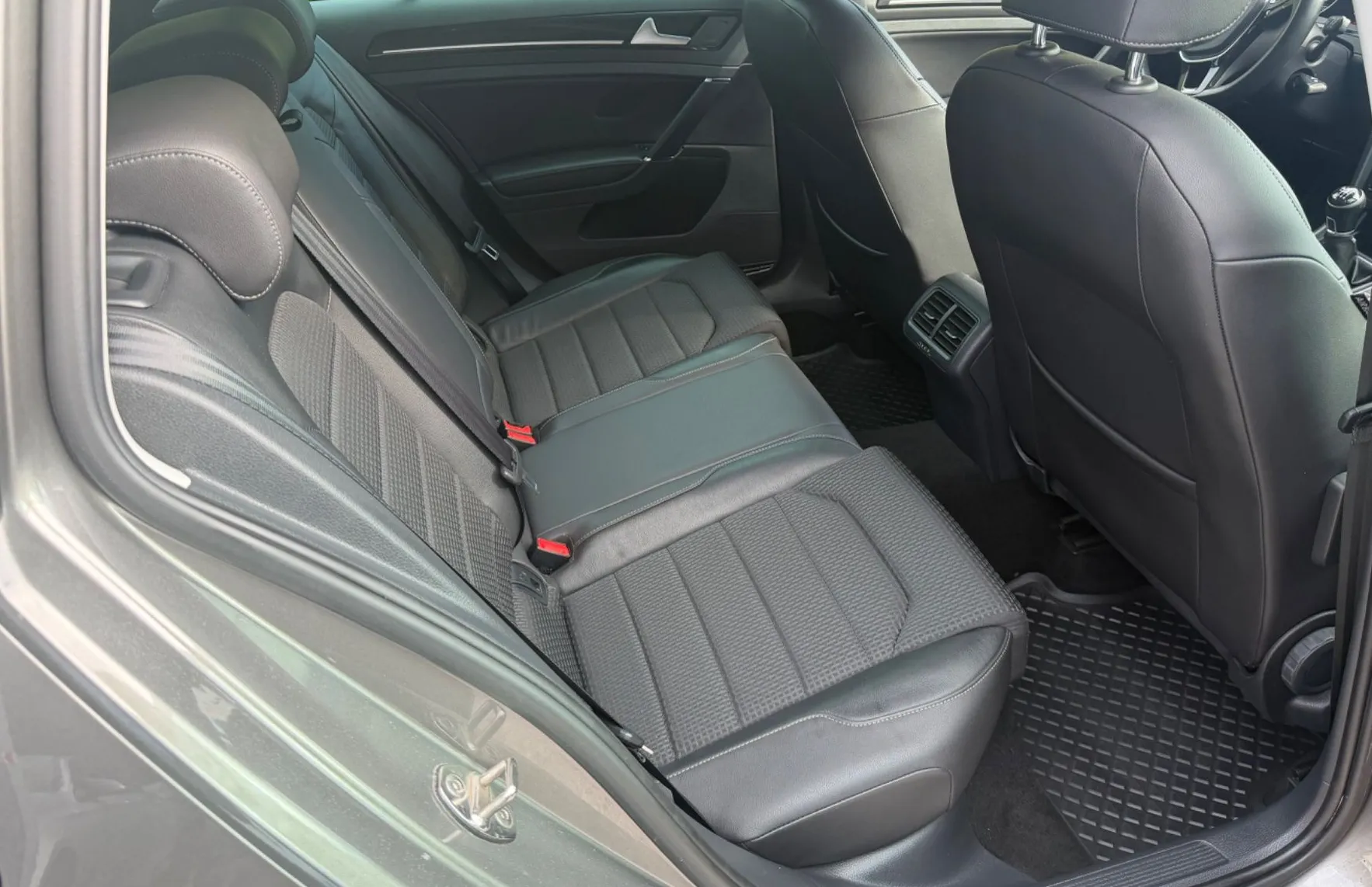 Zunanja slika - Volkswagen Golf - Variant 2.0 TDI 150PS Highline LED NAVI PDC ALU17 - 13