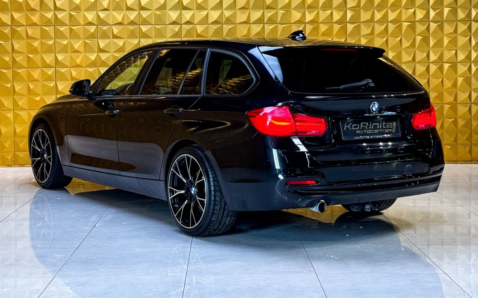 Notranja slika - BMW serija 3 Touring: - 318d AUT-NAVI-TEMP-EL PRTLJAZNIK-MULTIFUNKCIJA - 9