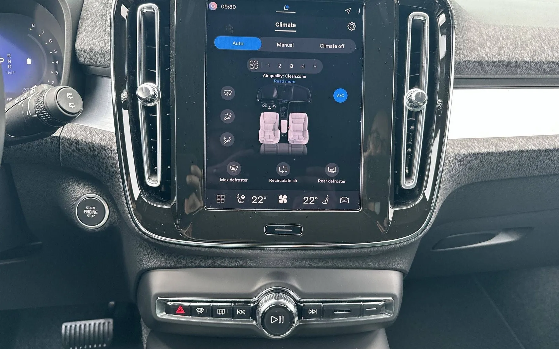 Notranja slika - Volvo XC40 - B3 P Core AT DCT 3 leta garancije + 3 servisi... - 16