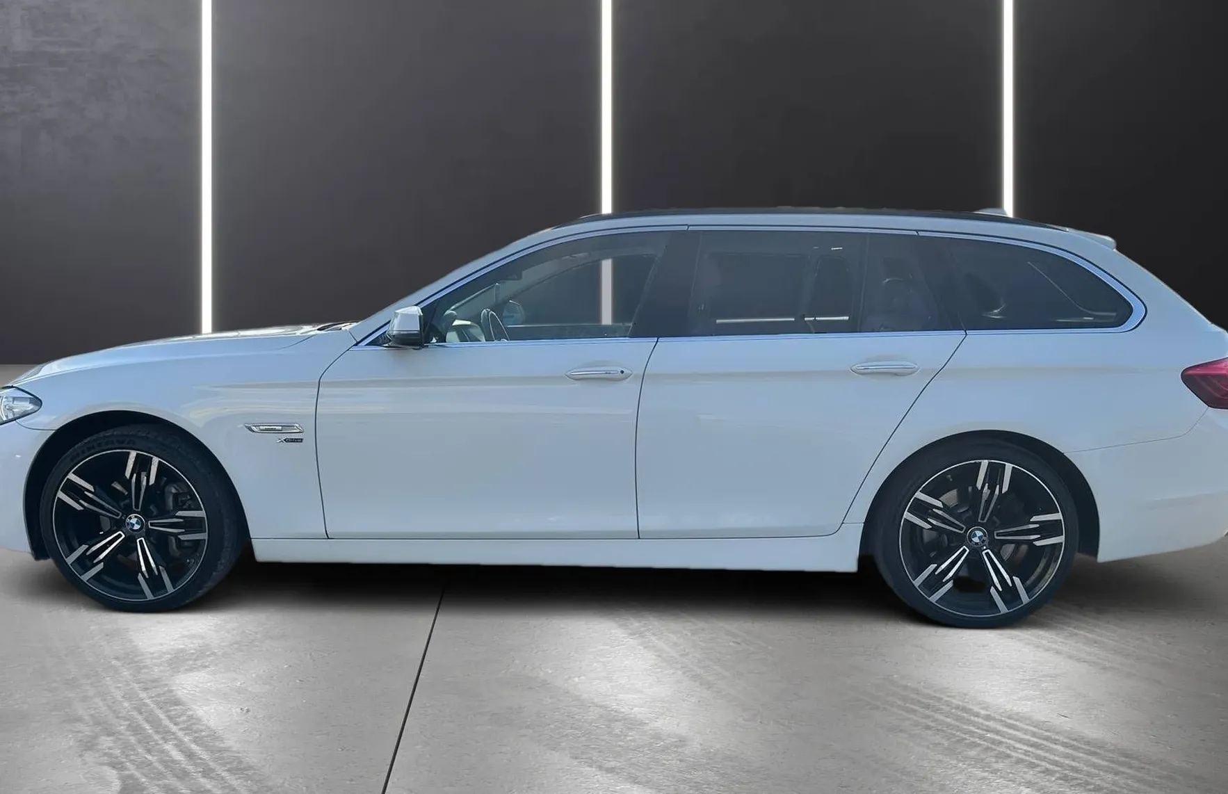 Zunanja slika - BMW Serija 5 - Touring: 525d xDrive BI-XENON NAVI ACC VIRTUAL MEMORY KA - 4