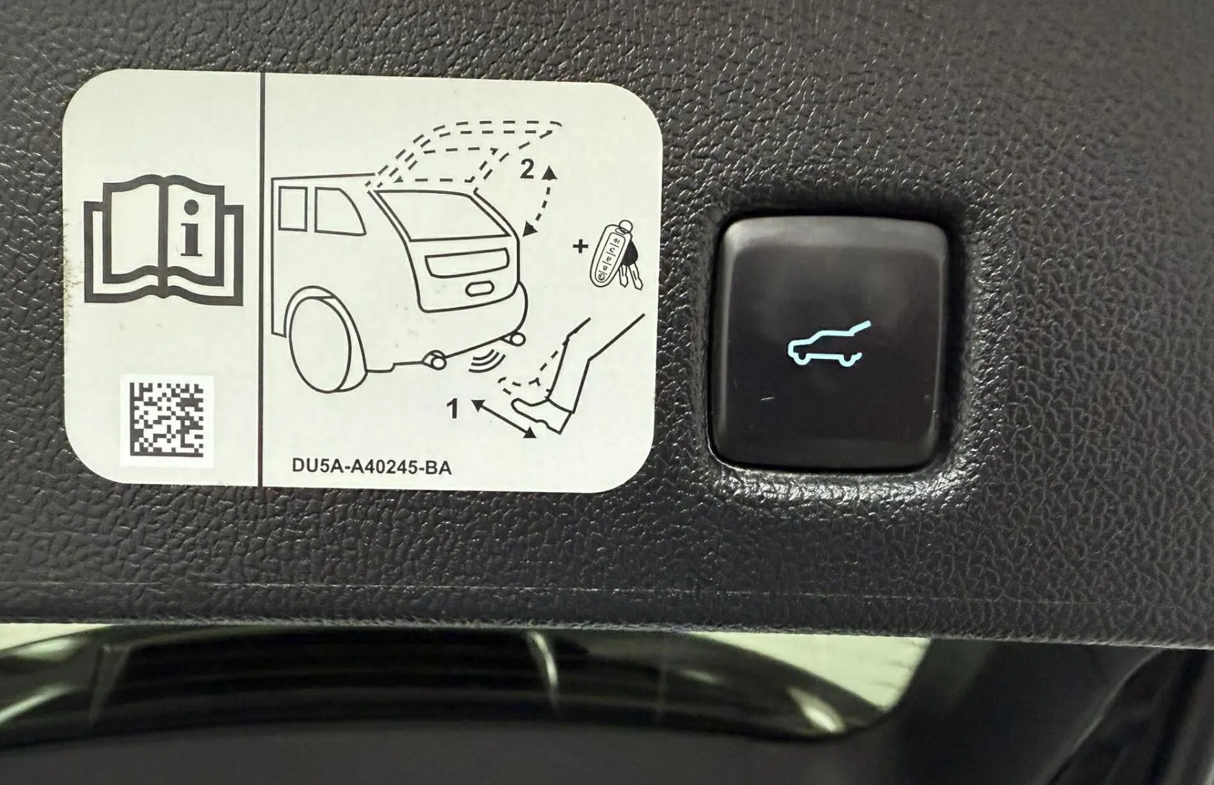 Zunanja slika - Ford Kuga - 2.5 Duratec PHEV ST-Line CVT KAMERA.NAVI.LED.ALU. - 6