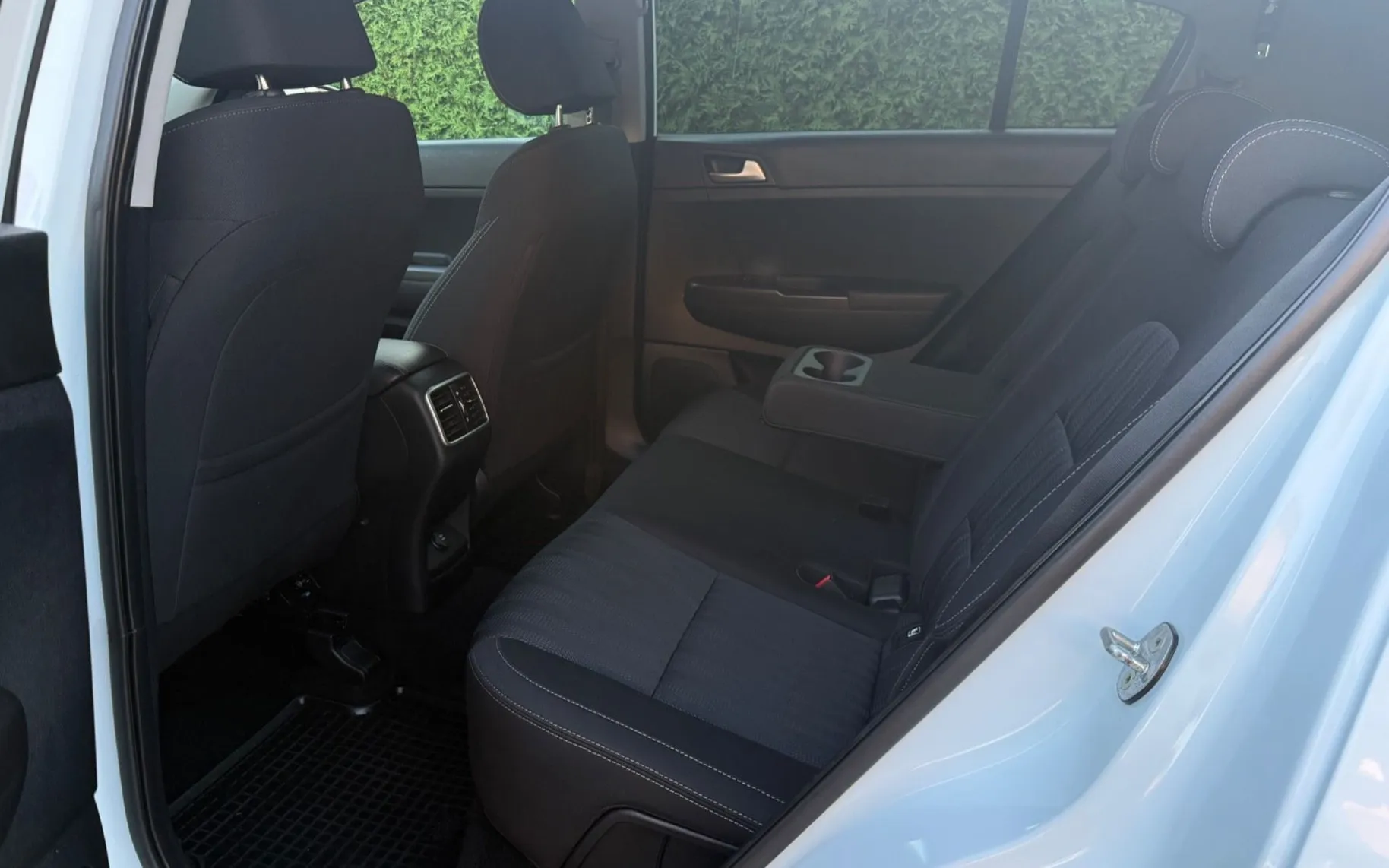 Notranja slika - KIA Sportage - 1.6 CRDI-LED-LIZING ZA TUJCE-TEMPOMAT-KAMERA... - 10