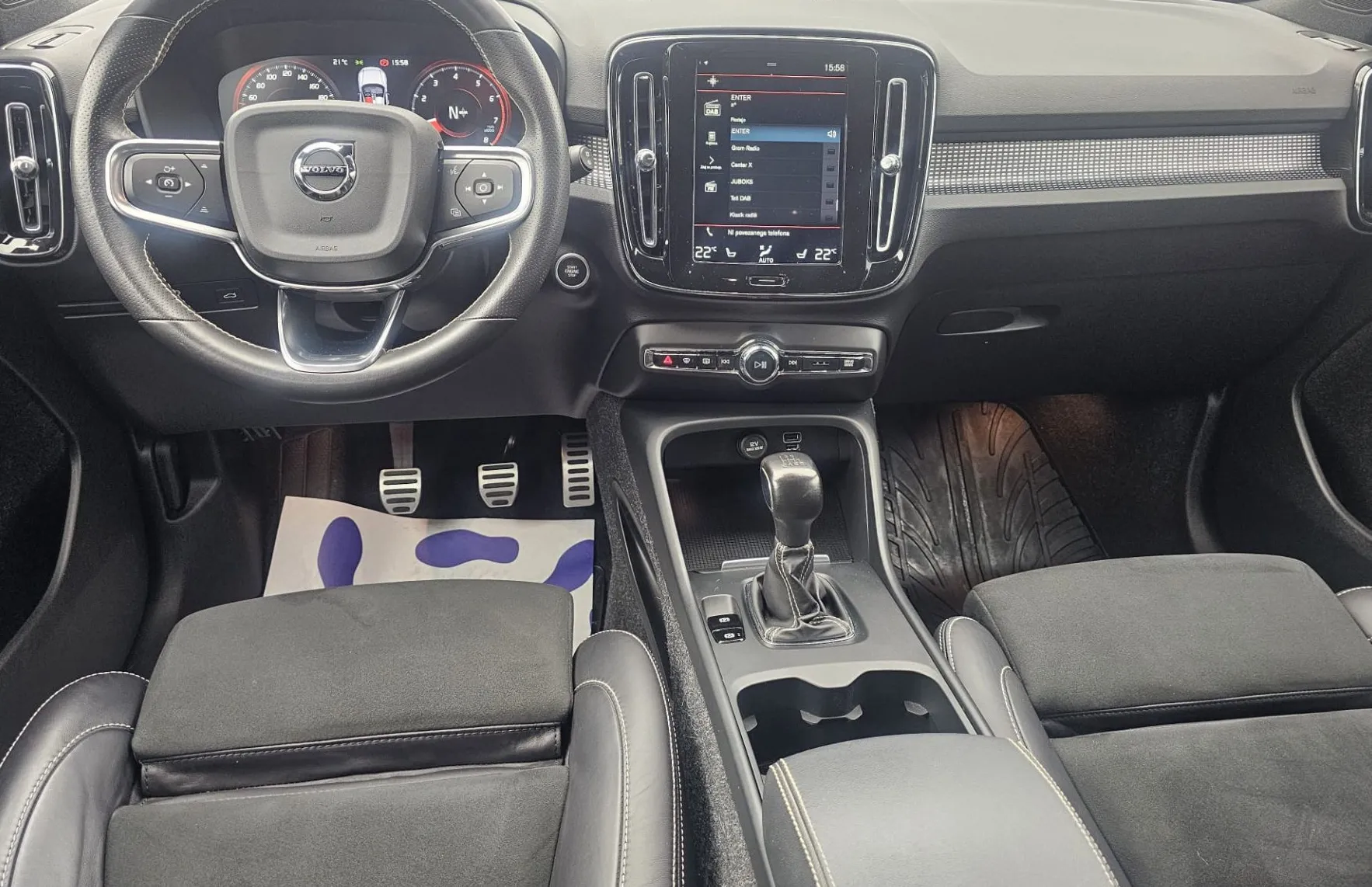 Zunanja slika - Volvo XC40 - T3 Black edition|FULED|ALU18|alcantara|navi|AC|HarmanCardon - 24