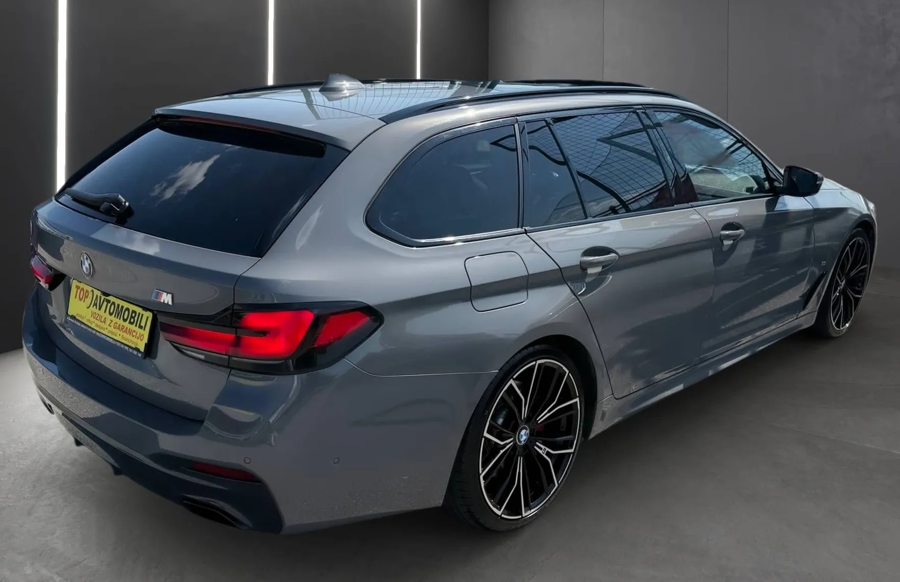 Zunanja slika - BMW Serija 5 - Touring: 530d M SPORT PAKET PANO LED ALCANTARA KAMERA NA - 7