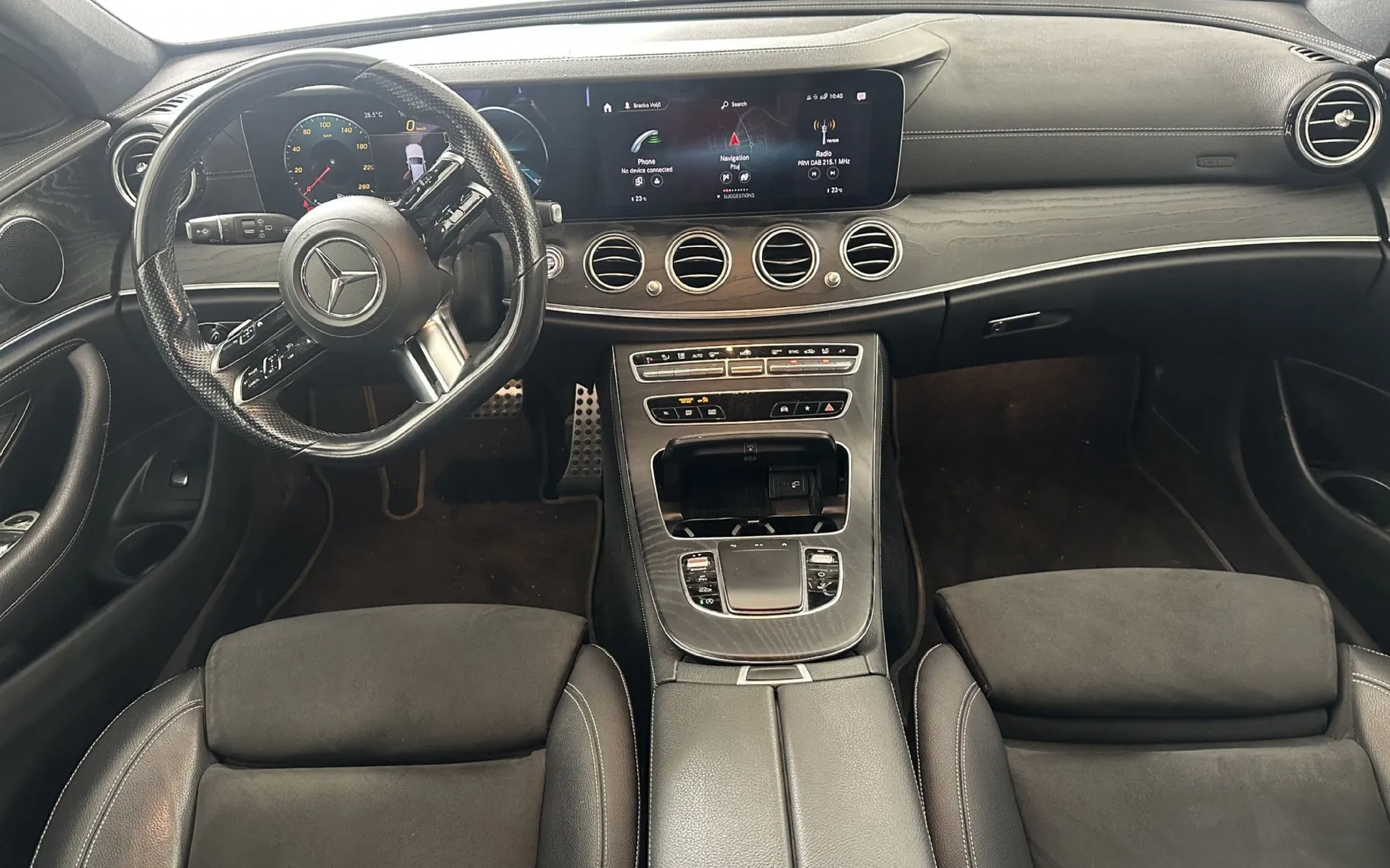 Notranja slika - Mercedes-Benz E-Razred - E 220 d T AMG Line Avt.USNJE.KAMERA.LED.NAVI.KLJUK - 16