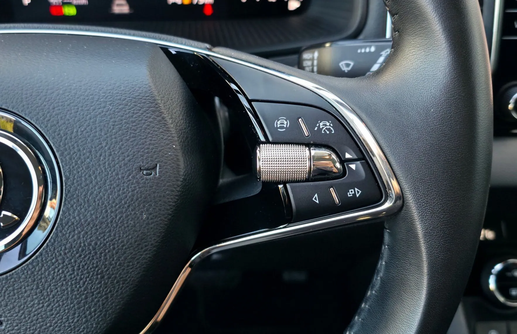 Zunanja slika - Škoda Karoq - 1.5TSI Selection DSG•ACC•KAMERA•LANE•KEYLESS•17C - 9