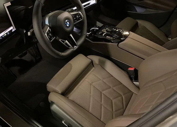 Zunanja slika - BMW i5 - eDrive40  AT - 9