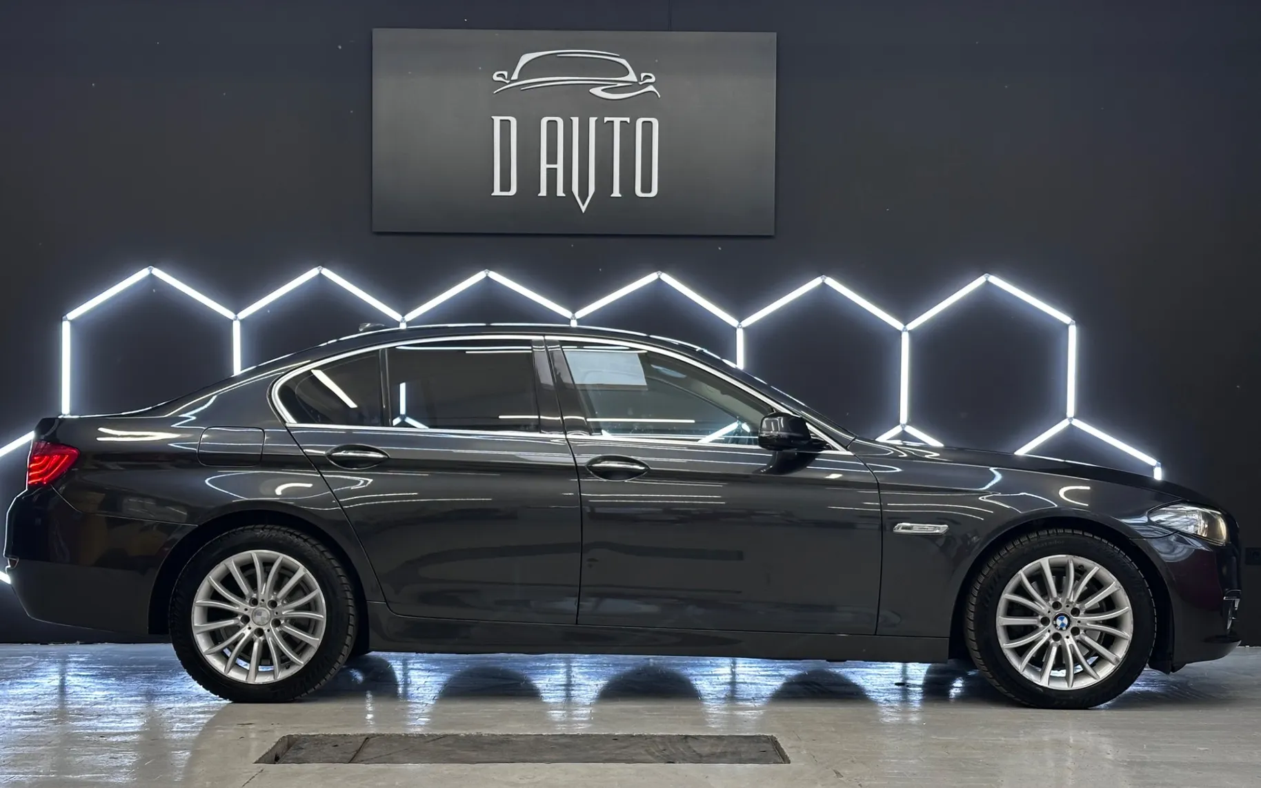 Zunanja slika - BMW serija 5: - 525d VIRTUAL+HUD+V.NAVI+MEMORY+MRTVI KOT+ACC+L.AS. - 5