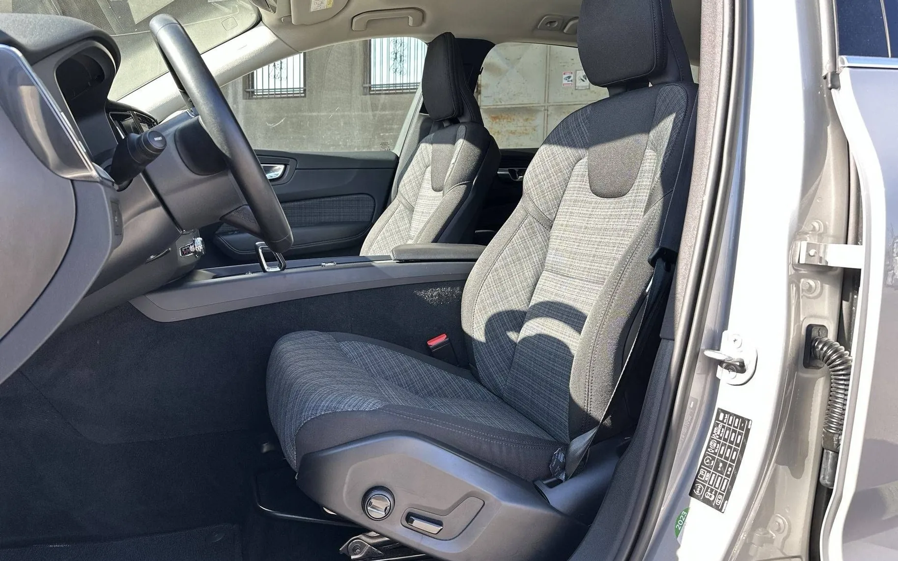 Notranja slika - Volvo XC60 - B4 D AWD Core Avt. - 10
