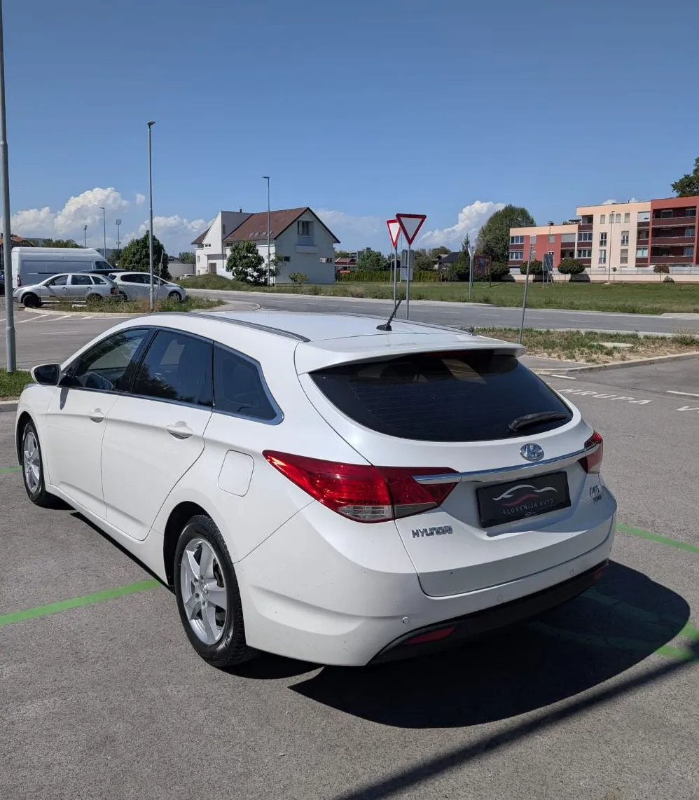 Zunanja slika - Hyundai i40 - Wagon 1.7 CRDi Premium - 4
