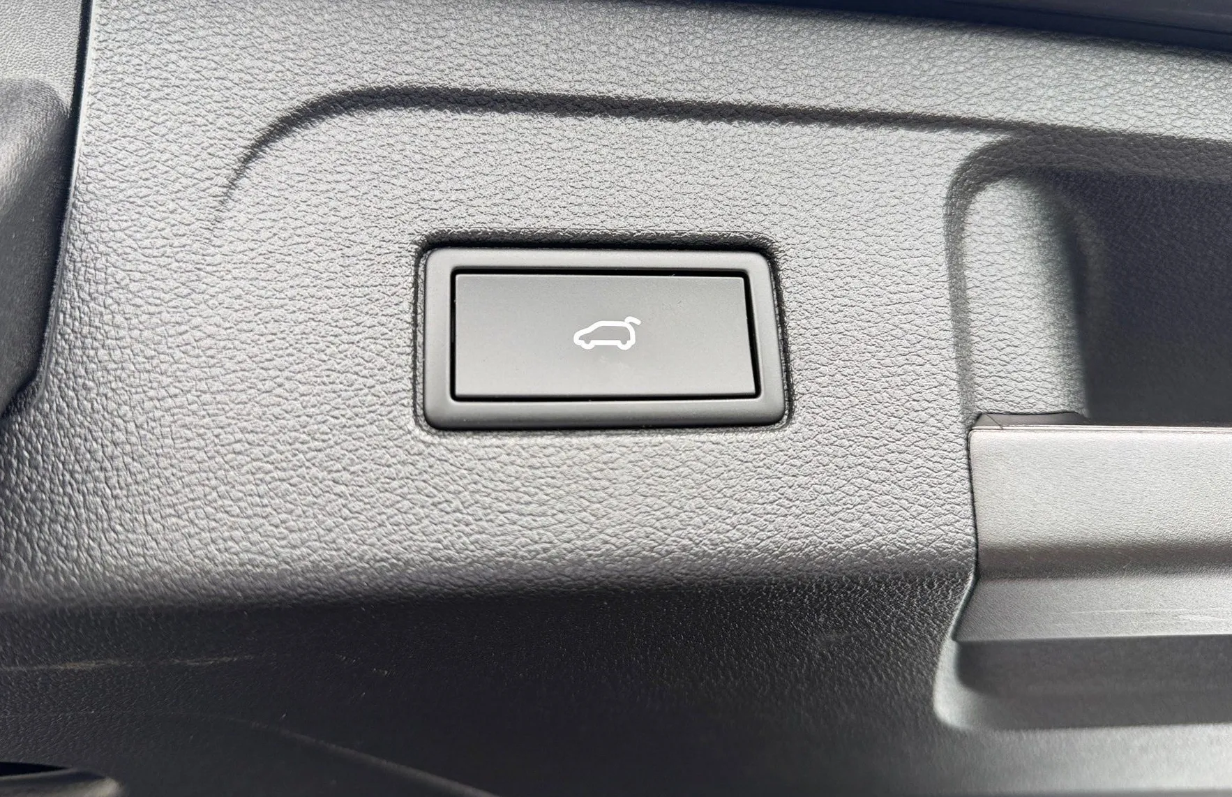 Zunanja slika - VW Touran - 2.0 TDI BMT Highline DSG-7sedežev-Panorama-Masaža - 14