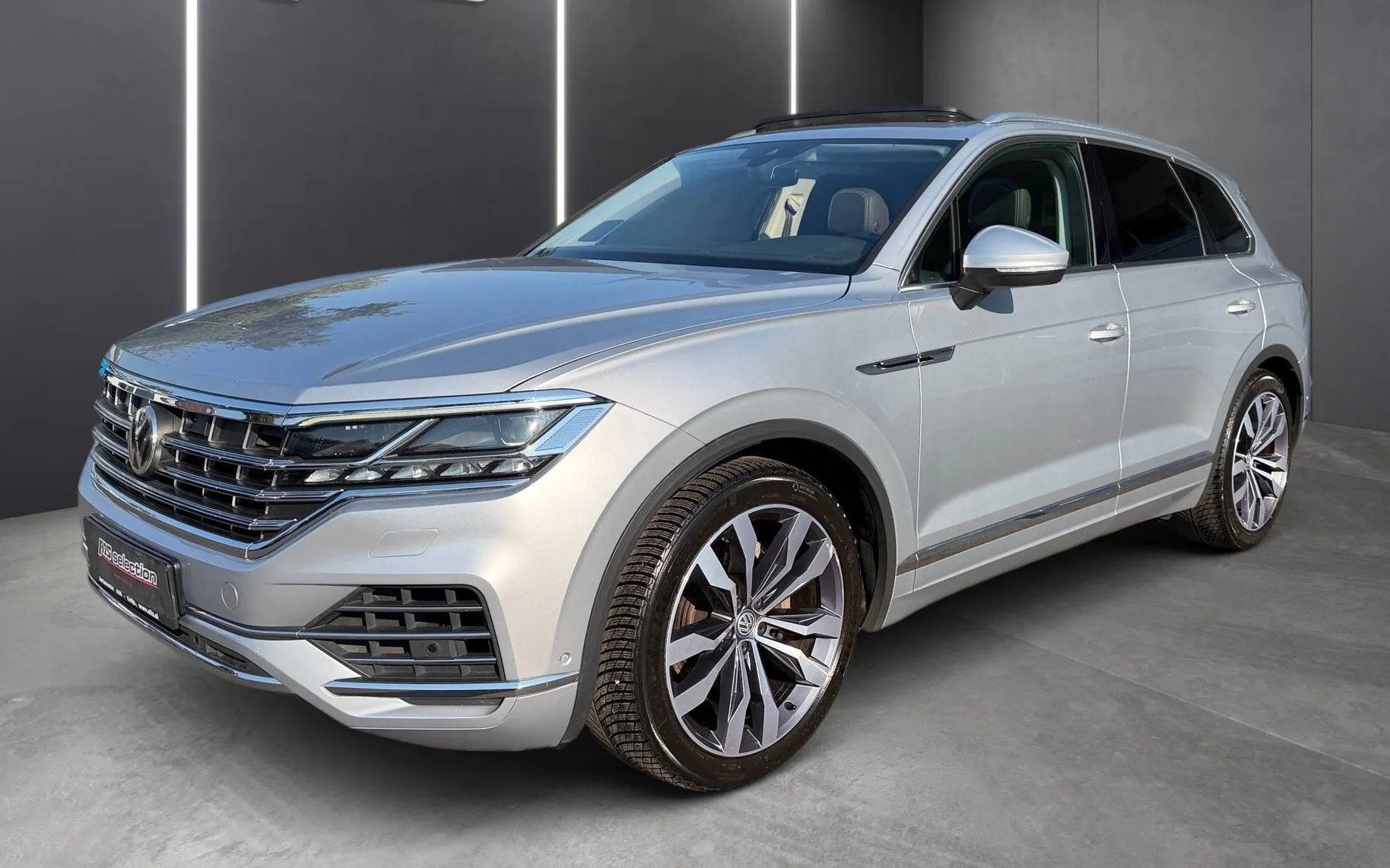 Zunanja slika - Volkswagen Touareg - 4motion V6 TDI BMT Tiptronic-Panorama-Zračno-21COL - 1