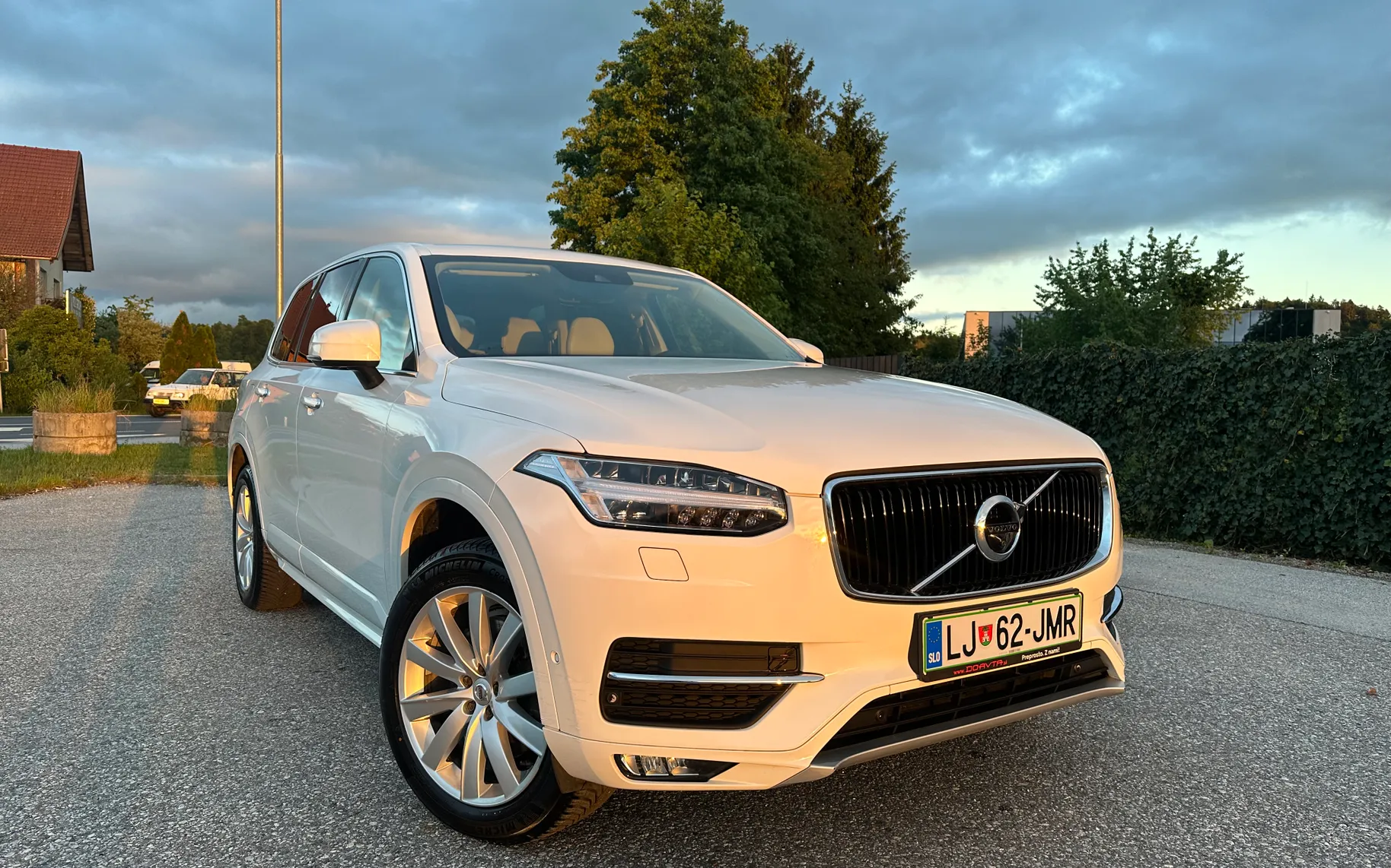 Zunanja slika - Volvo XC90 - D4 Momentum Geartronic - 1