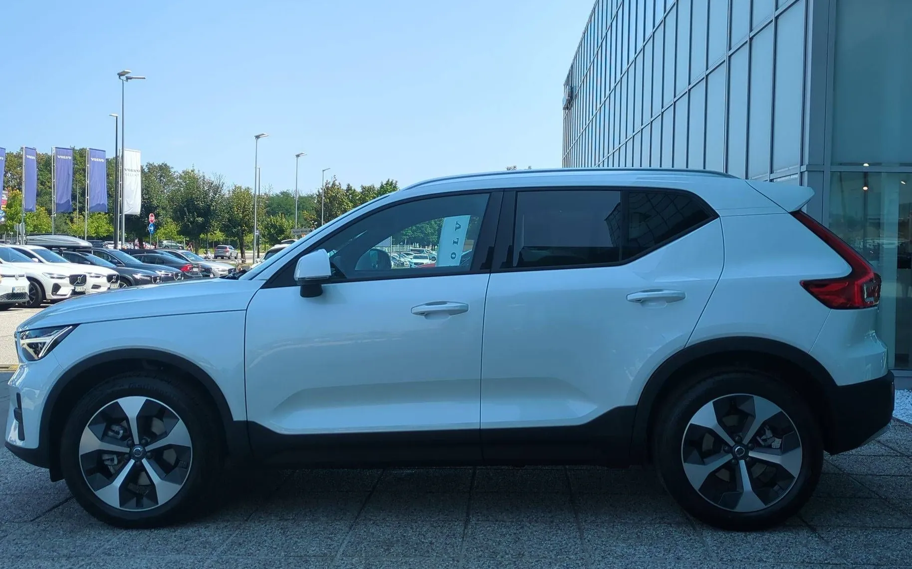 Notranja slika - Volvo XC40 - B3 P Core AT DCT 3 leta garancije + 3 servisi... - 8