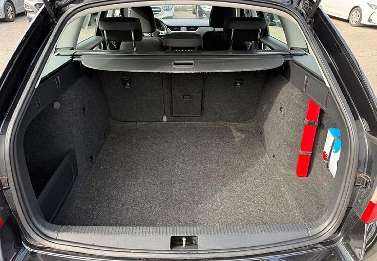 Zunanja slika - Škoda Octavia - Combi 1.6 TDI Ambition DSG - XENON - NAVI - PDC - - 9