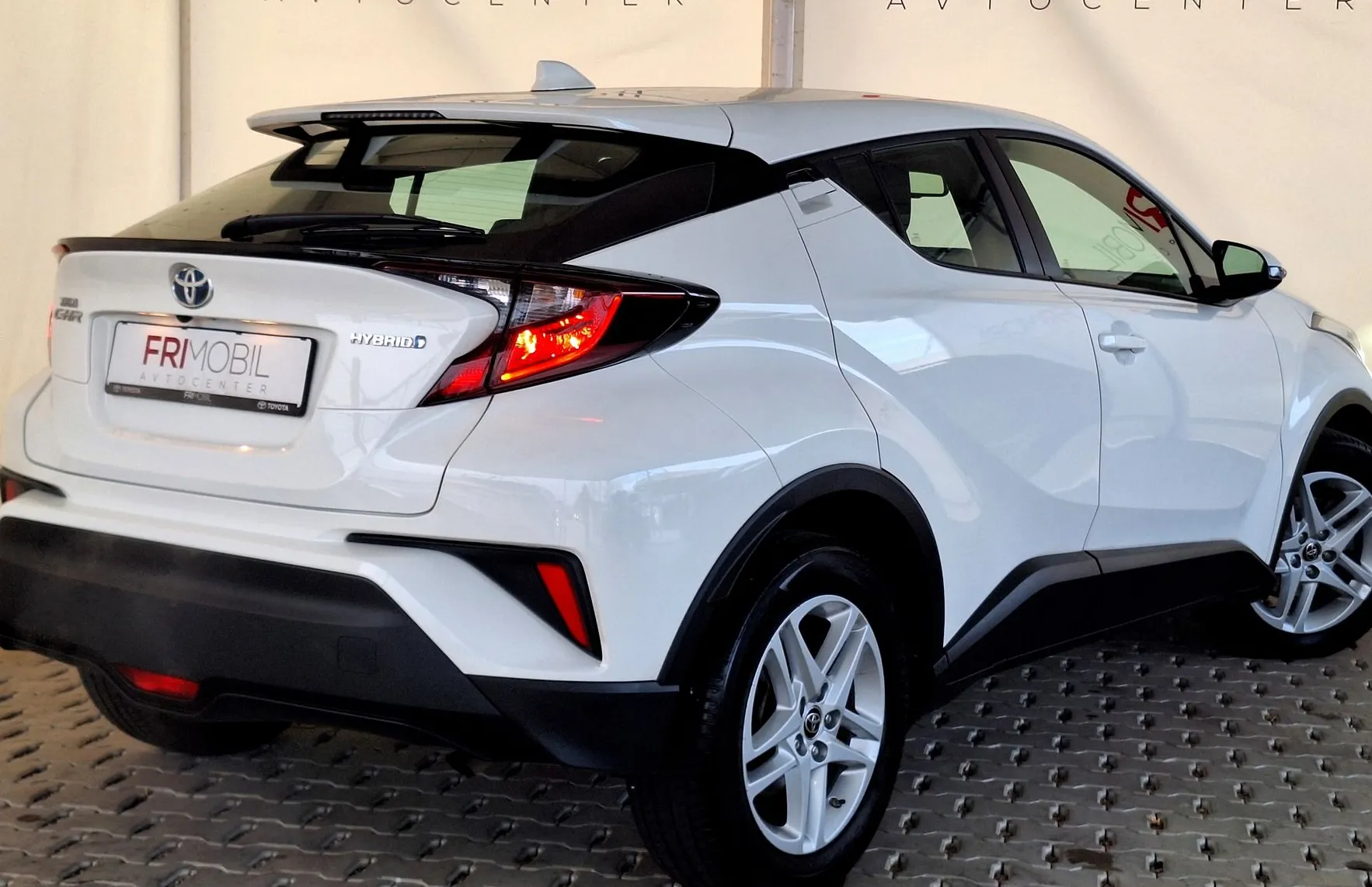Zunanja slika - Toyota C-HR - 1.8 hibrid  HEV  C-ENTER Smart CVT - 3