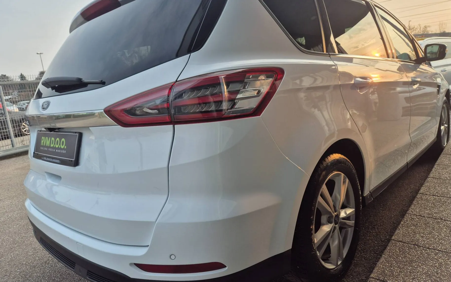 Zunanja slika - Ford S-MAX - TITANIUM°SLO°AUT°NAVI°KAMERA°AVT.KLIMA°PDC°TOUCH°. - 5