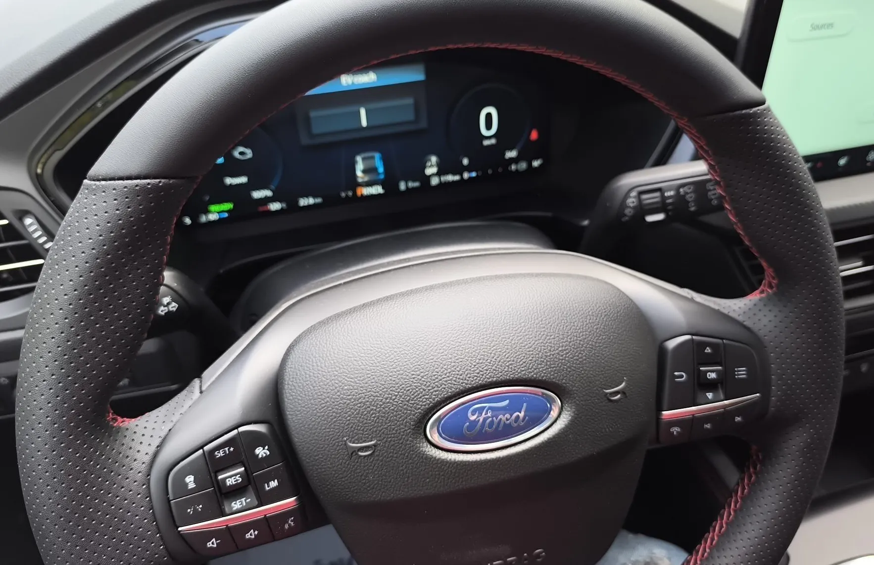 Zunanja slika - Ford Kuga - 2.5 Duratec PHEV ST-Line X CVT 243 KM - 11