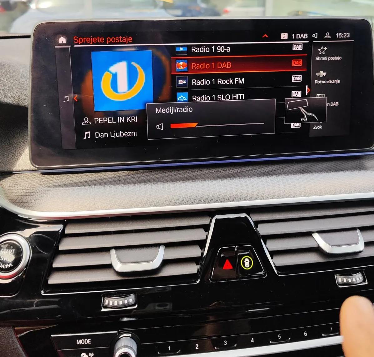 Zunanja slika - BMW Serija 5 - : 520d Avt.M-PAKET HEAD UP HLAJENJE KAMERA KEYLESS - 19