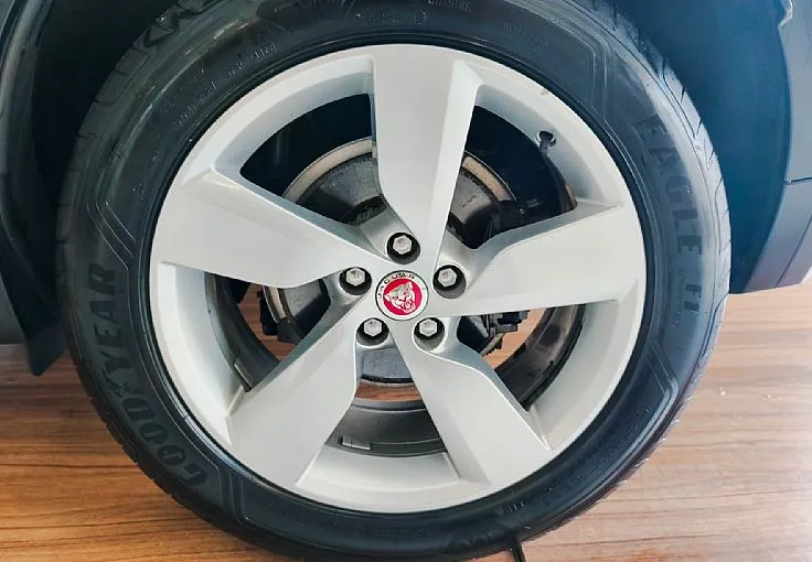 Zunanja slika - Jaguar E-PACE - 2.0 4X4 MHEV AVT-MRT.KOT-USNJE-VL K-LED-NAVI-VIDEO - 4
