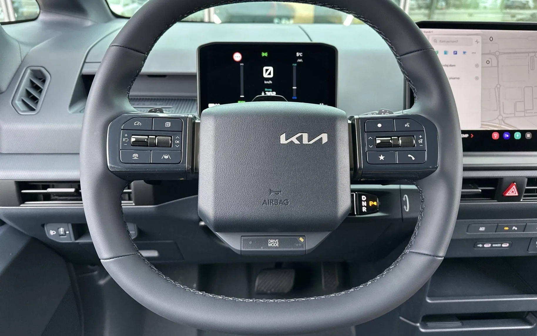 Notranja slika - KIA PV5 - 71.2 kWh baterija 120 kW 163 KS Air - 14