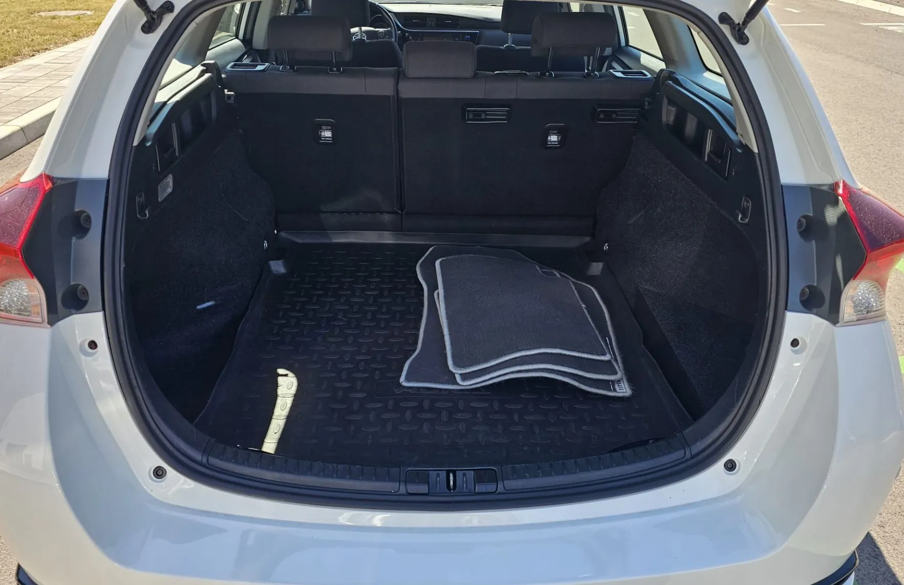 Zunanja slika - Toyota Auris - 1.8 VVT-i Luna Hibrid|navi|LED|gretje sed|kamera - 11