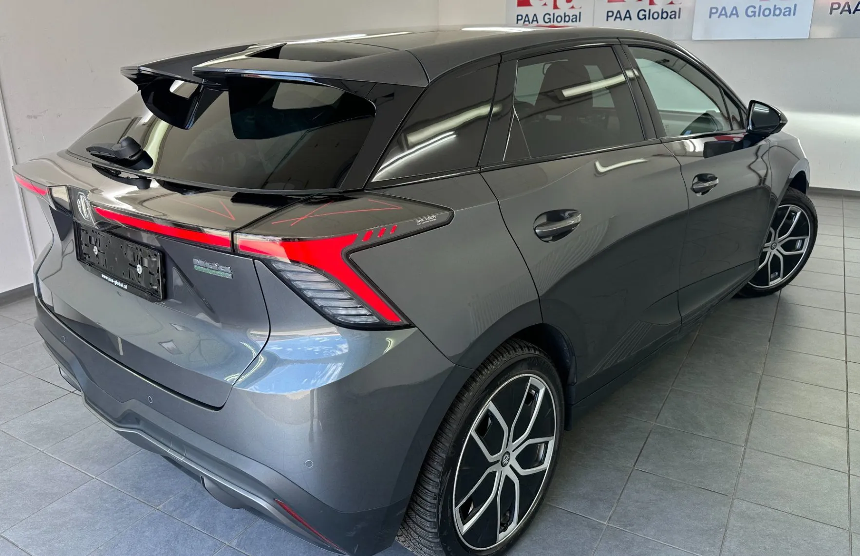 Zunanja slika - MG MG4 - Luxury 150kW.NEMŠKI+4GUME.USNJE.KAMERA.- 3000 € SU - 3